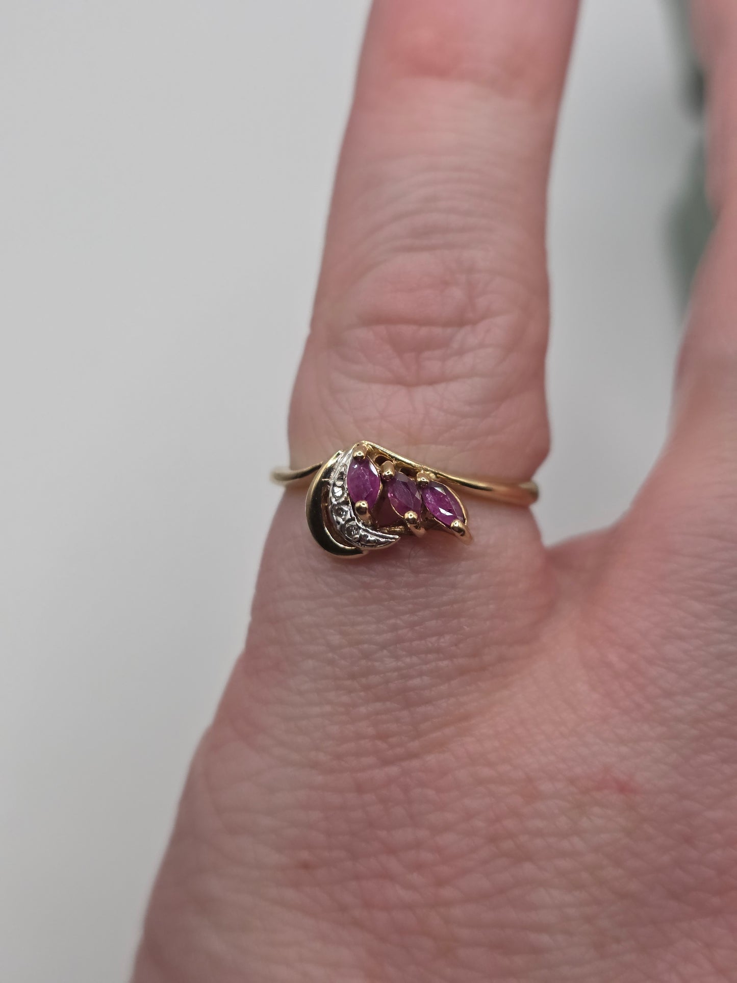 9ct gold ruby and diamond ring