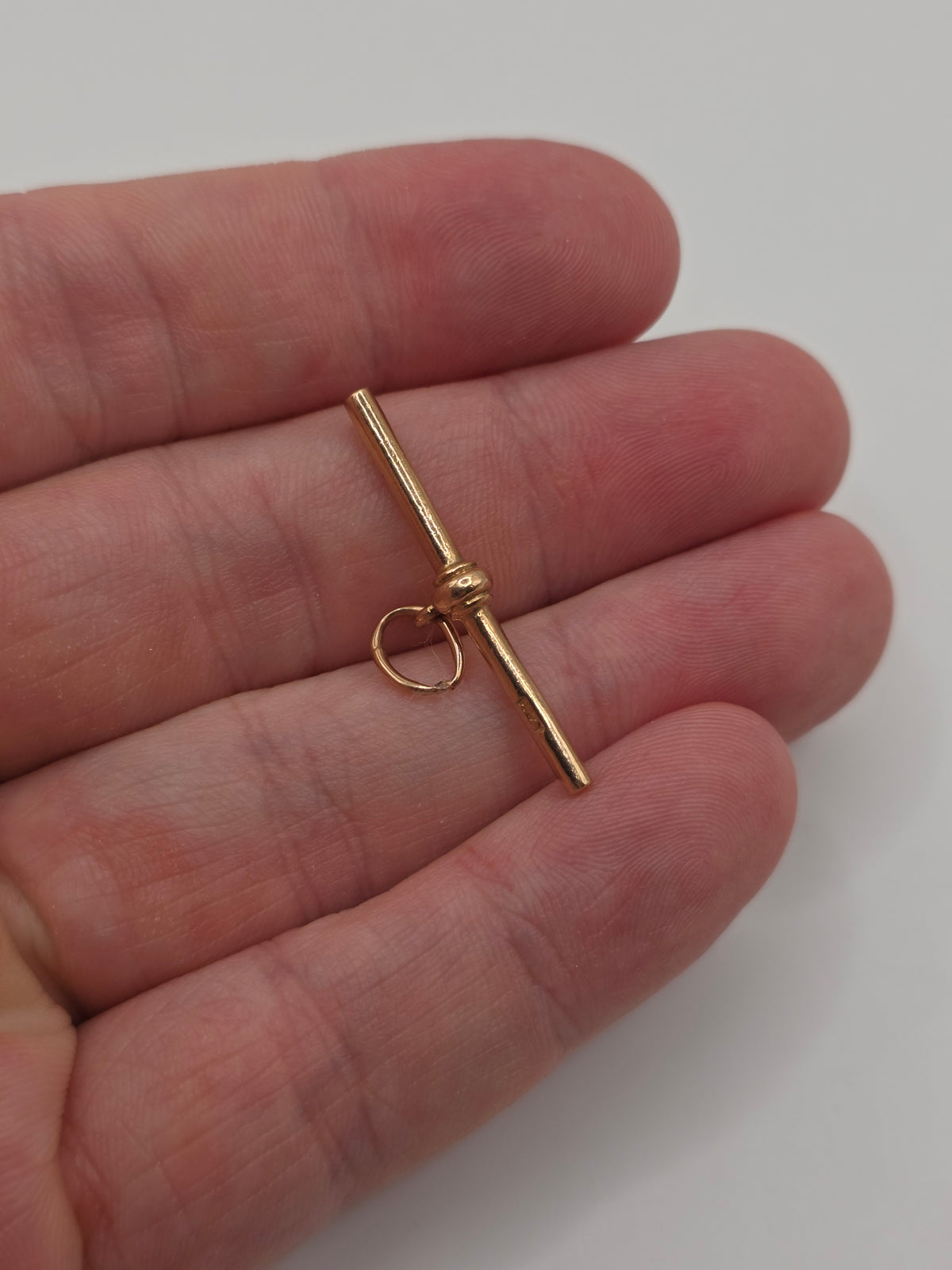 Antique 9ct gold T-Bar pendant