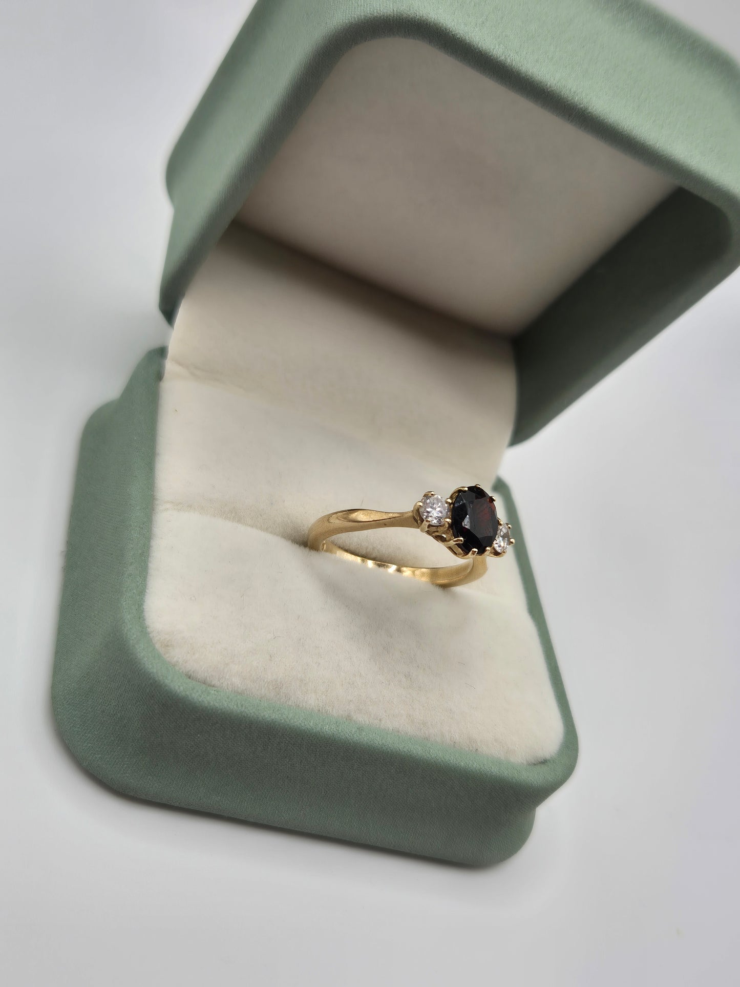 9ct gold garnet and cz ring