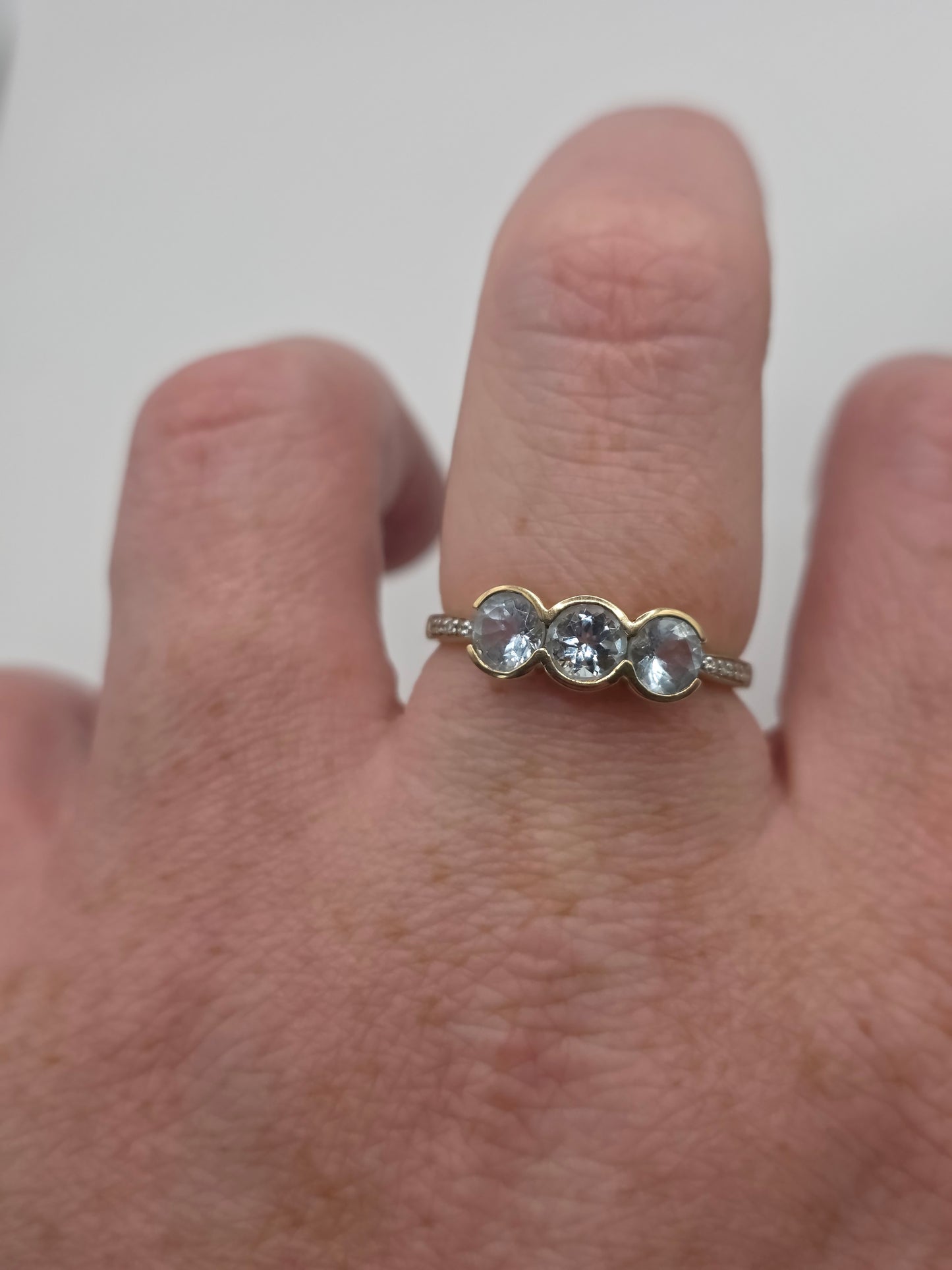 9ct gold aquamarine and diamond ring