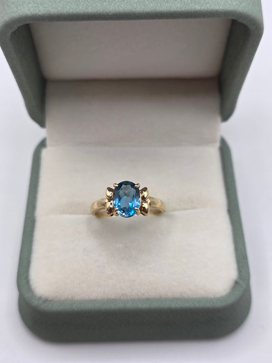 9ct gold topaz ring