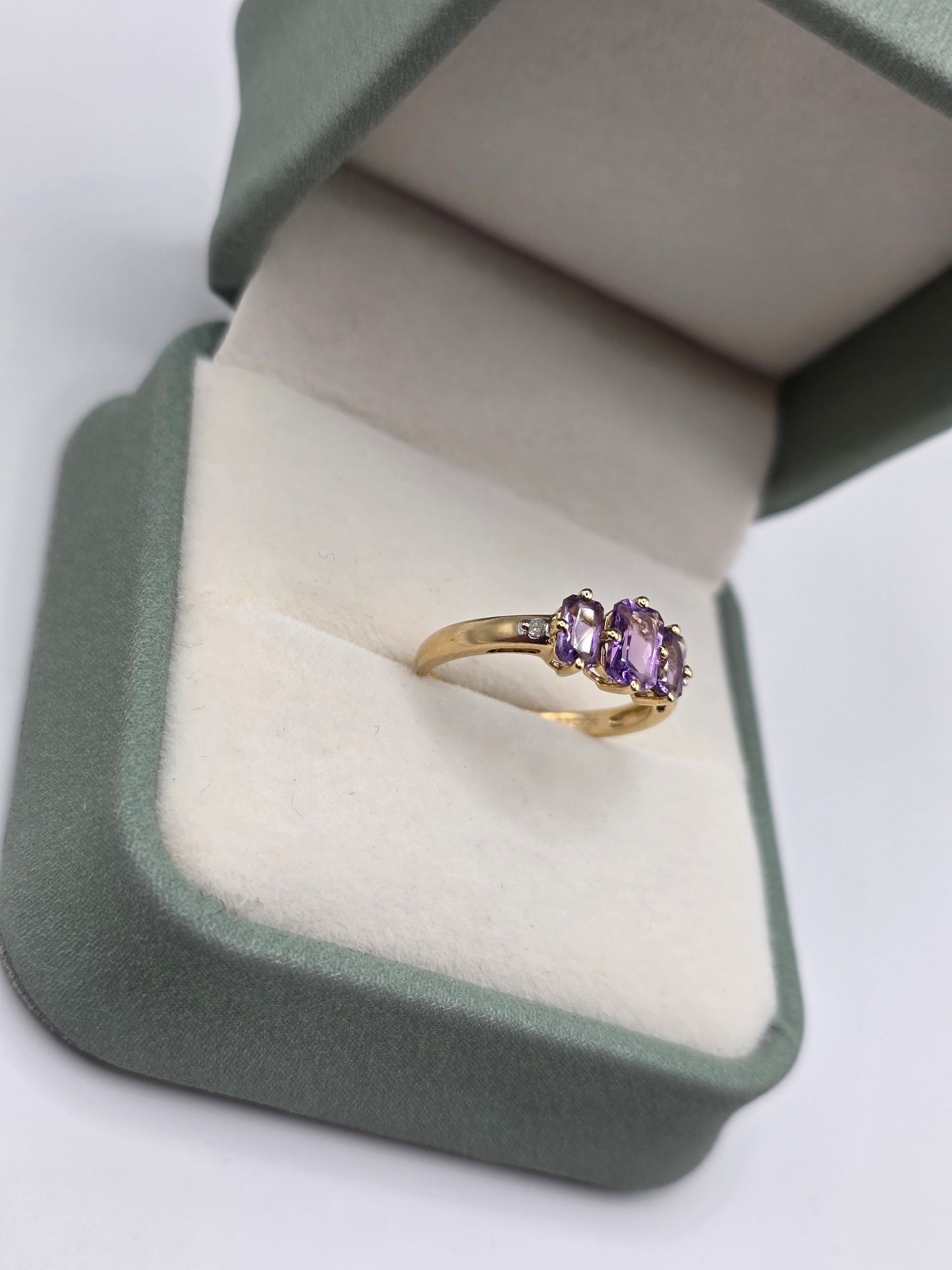 9ct gold amethyst and diamond ring