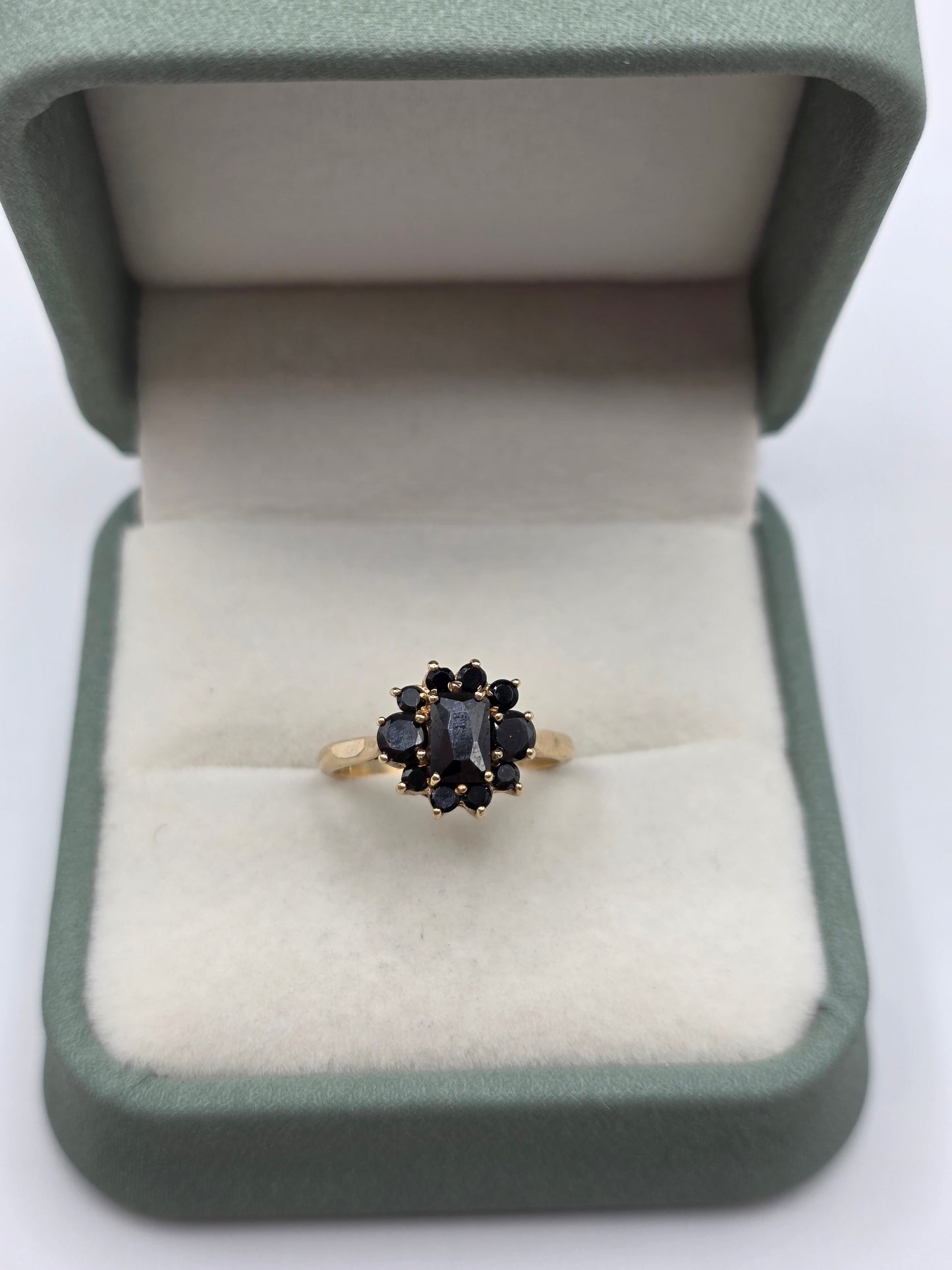 9ct gold sapphire cluster ring