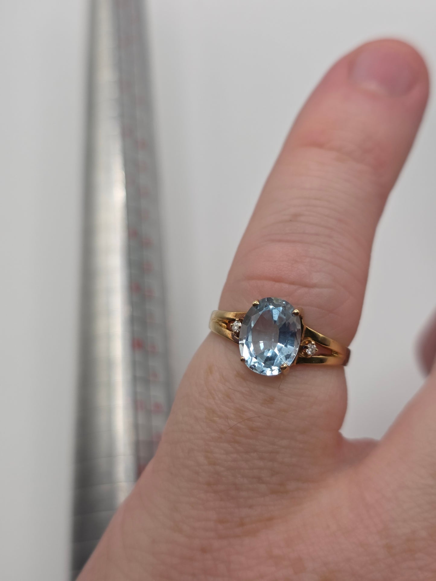 9ct gold aquamarine and diamond ring
