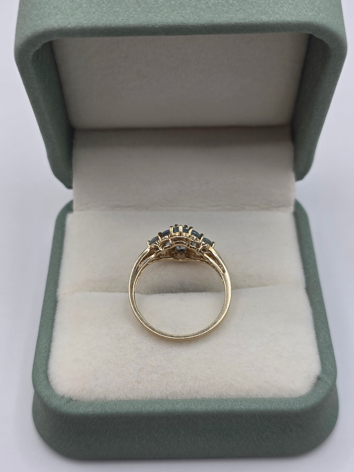 9ct gold aquamarine ring