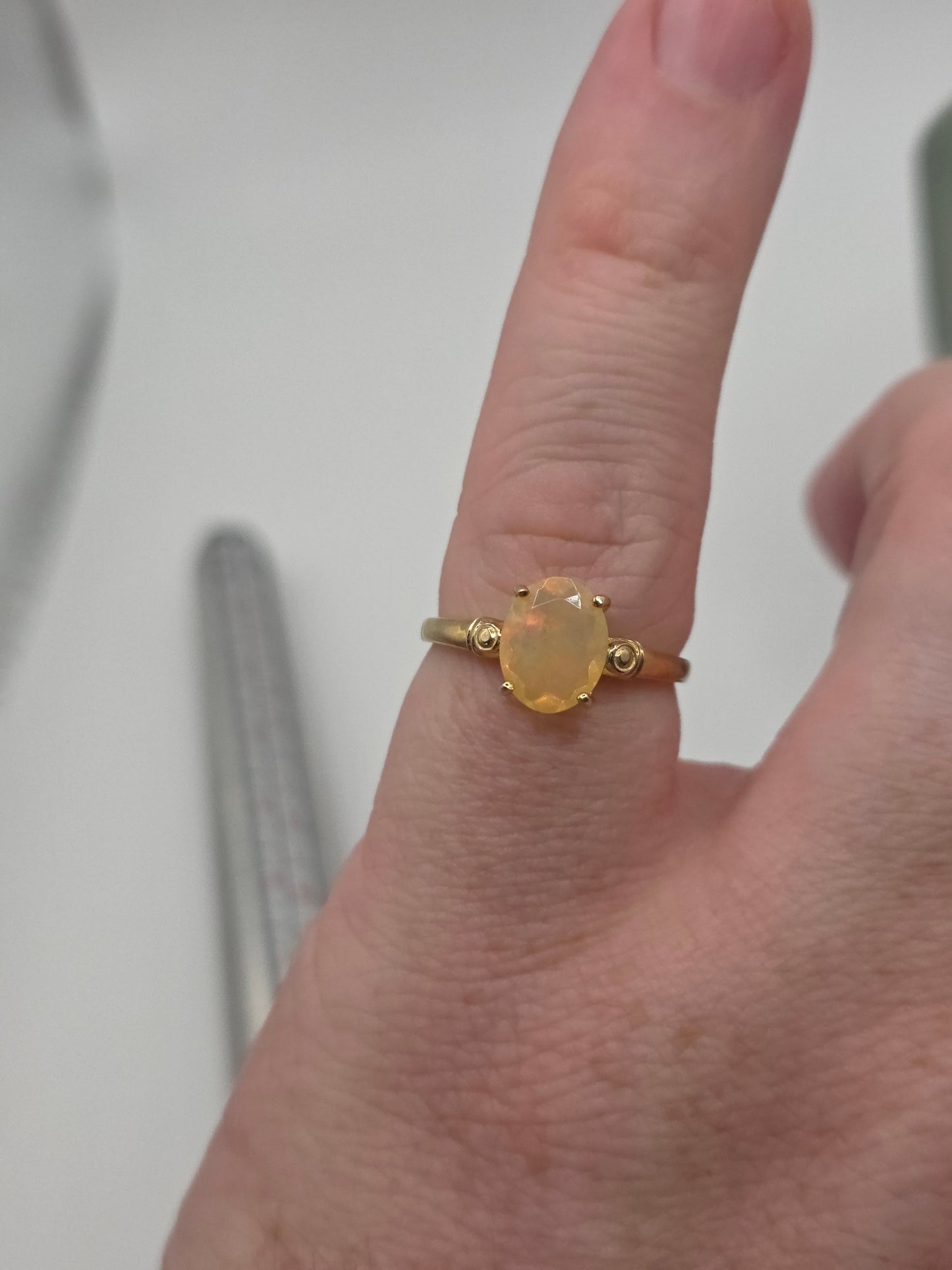 9ct gold opal ring