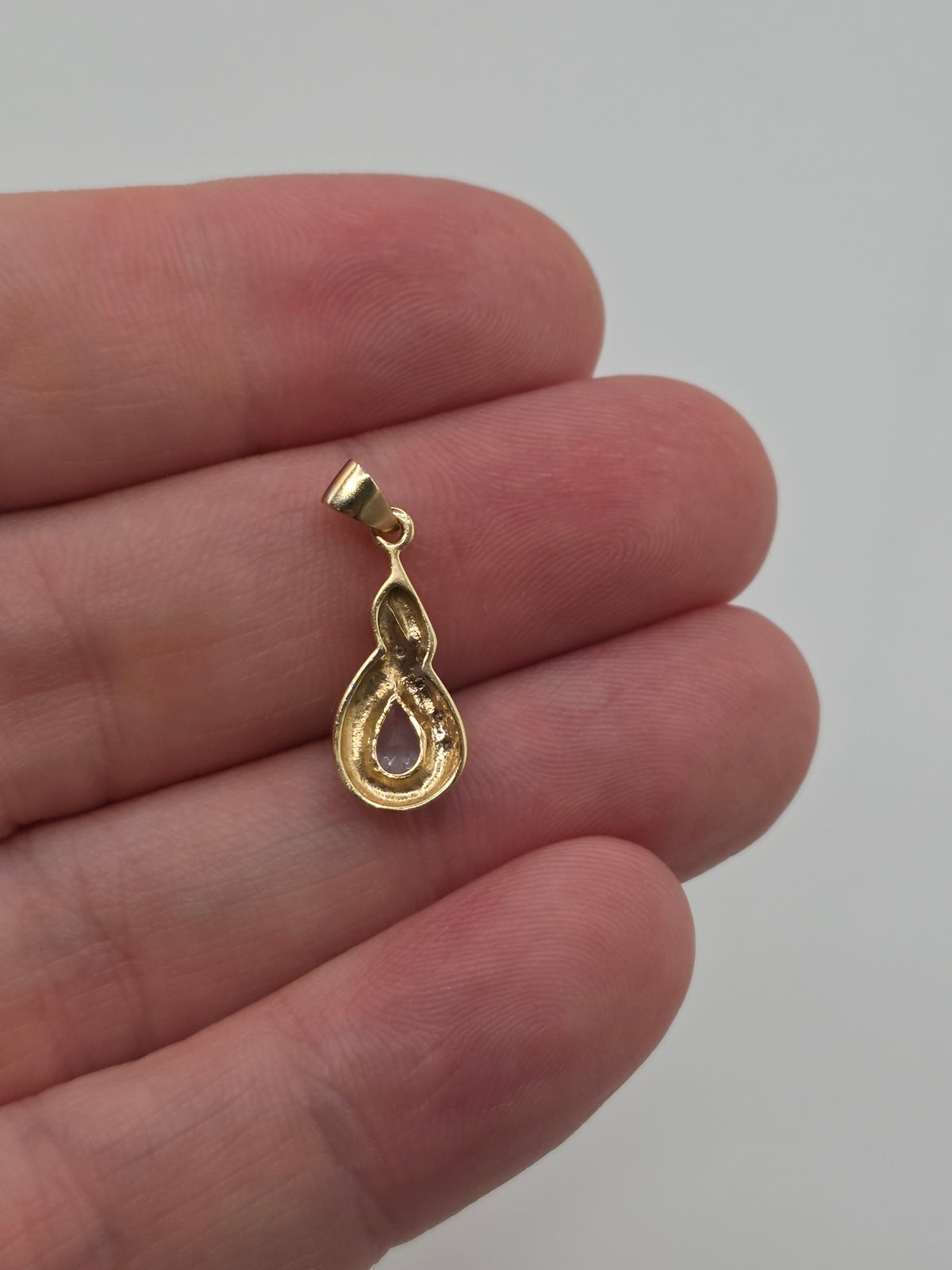 9ct gold topaz and diamond pendant