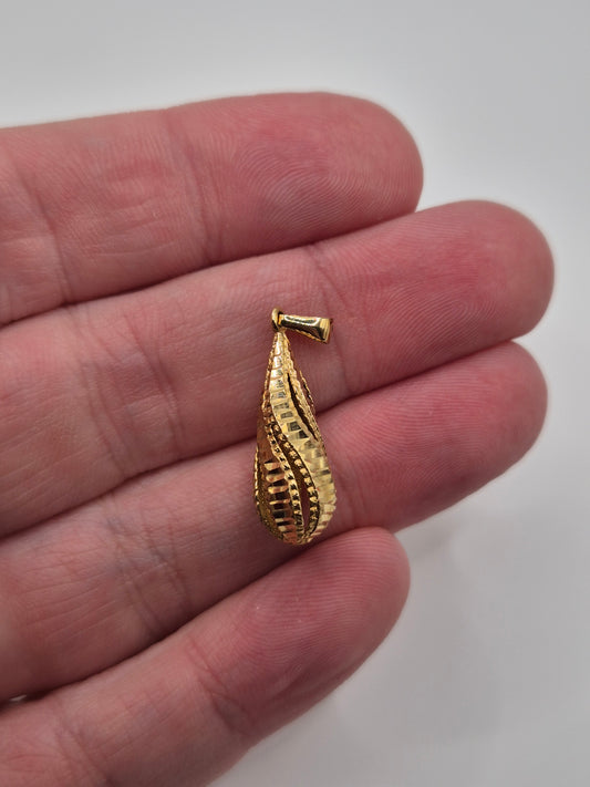 9ct gold pendant