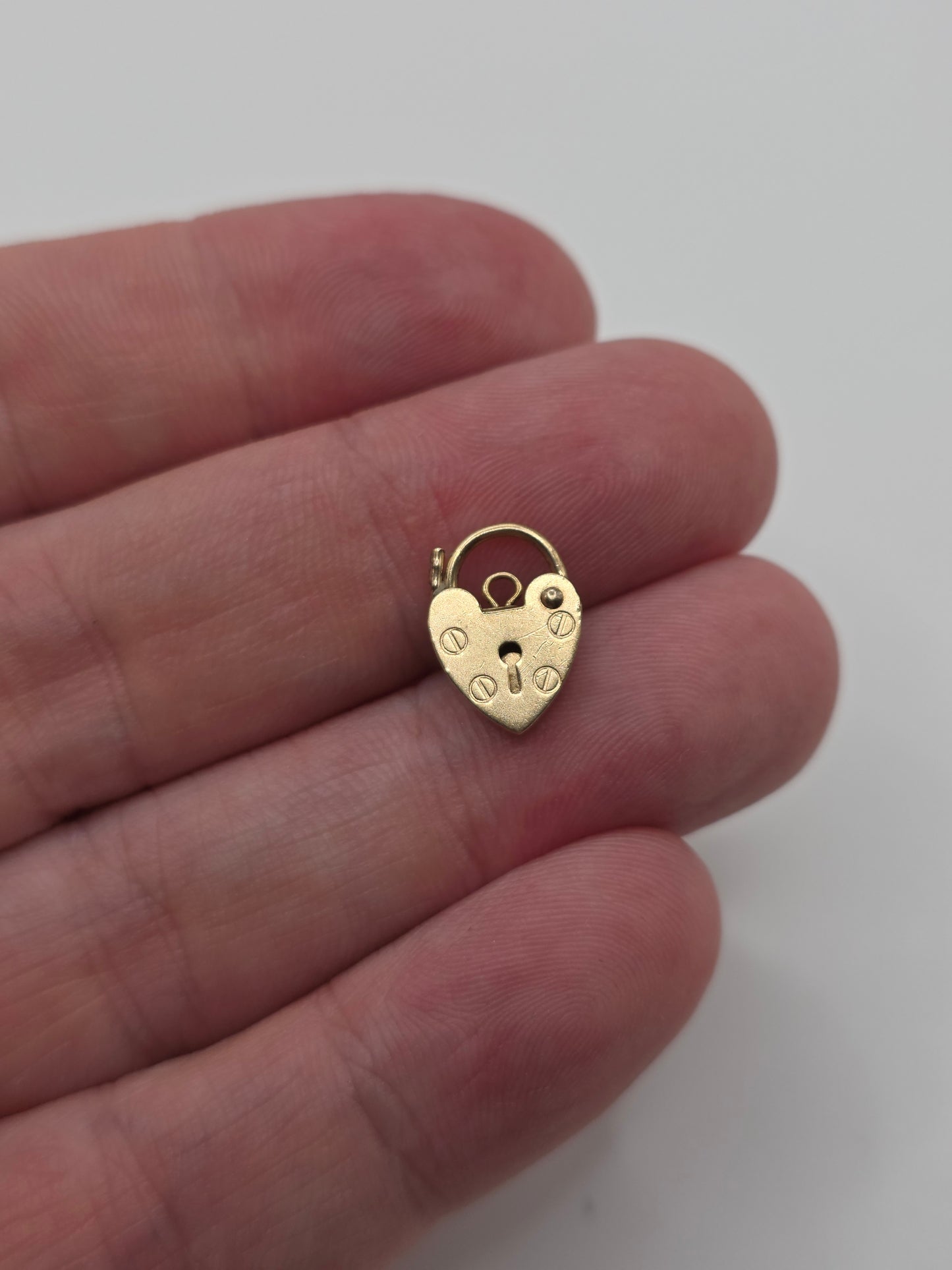 9ct gold padlock 56