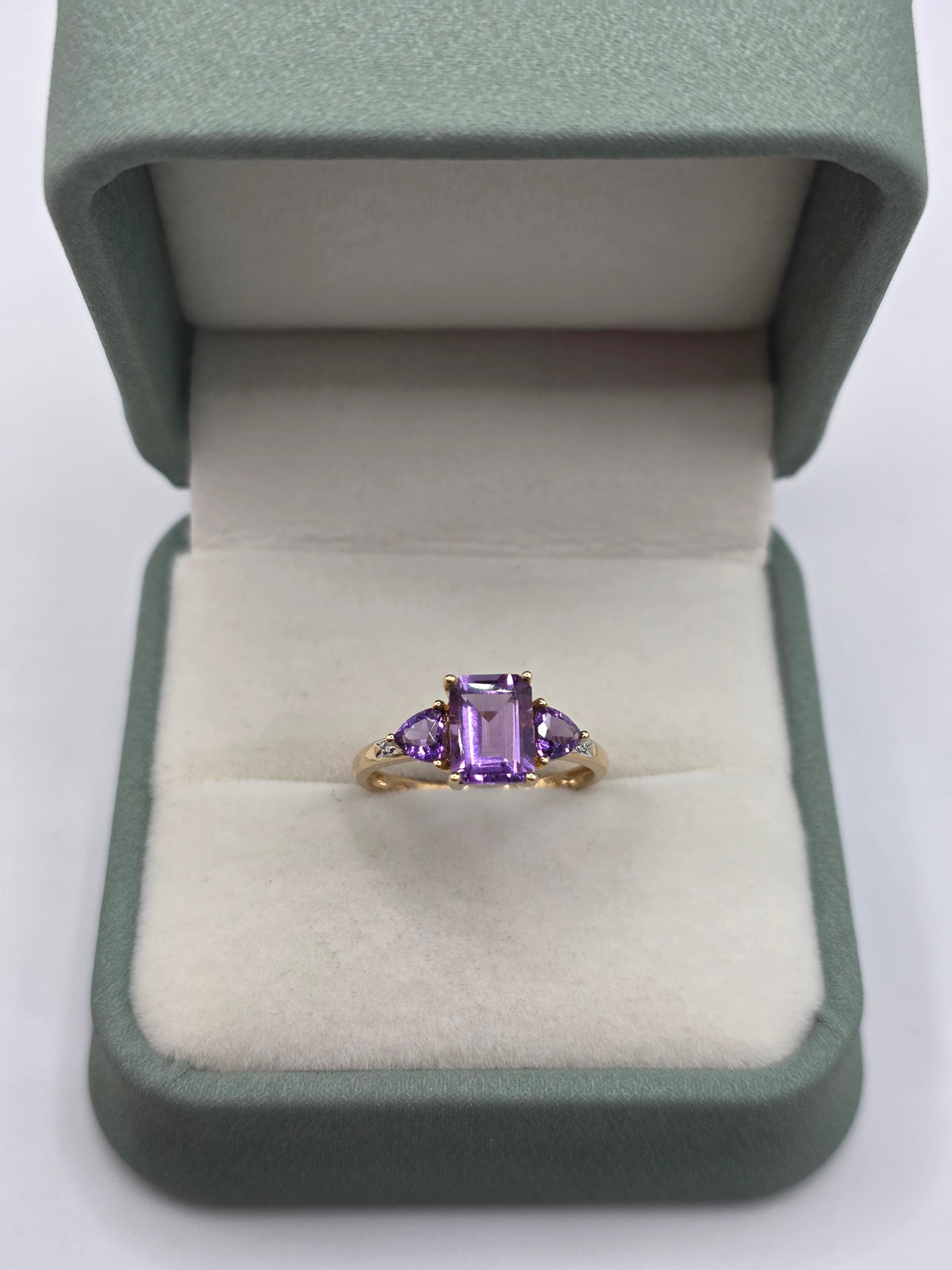 9ct gold amethsyt and diamond ring