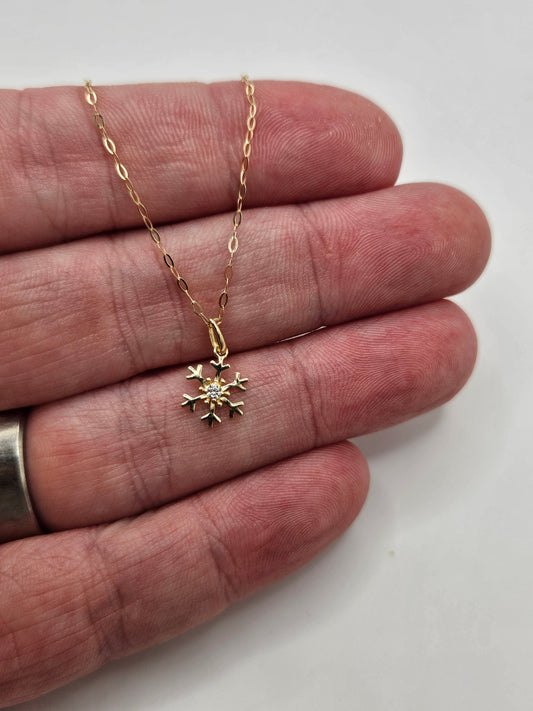 9ct gold snow flake necklace