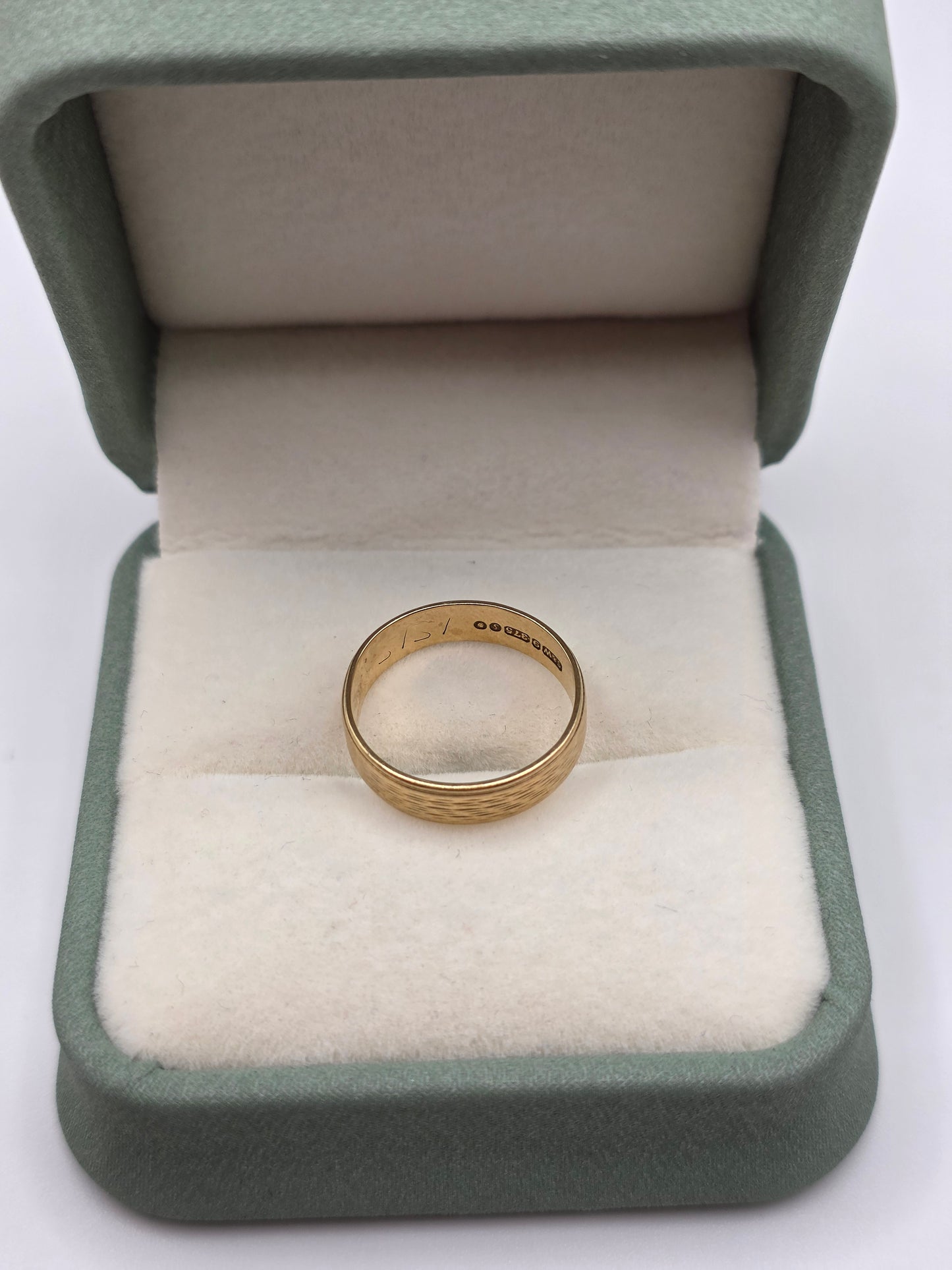 Vintage 9ct gold patterned ring