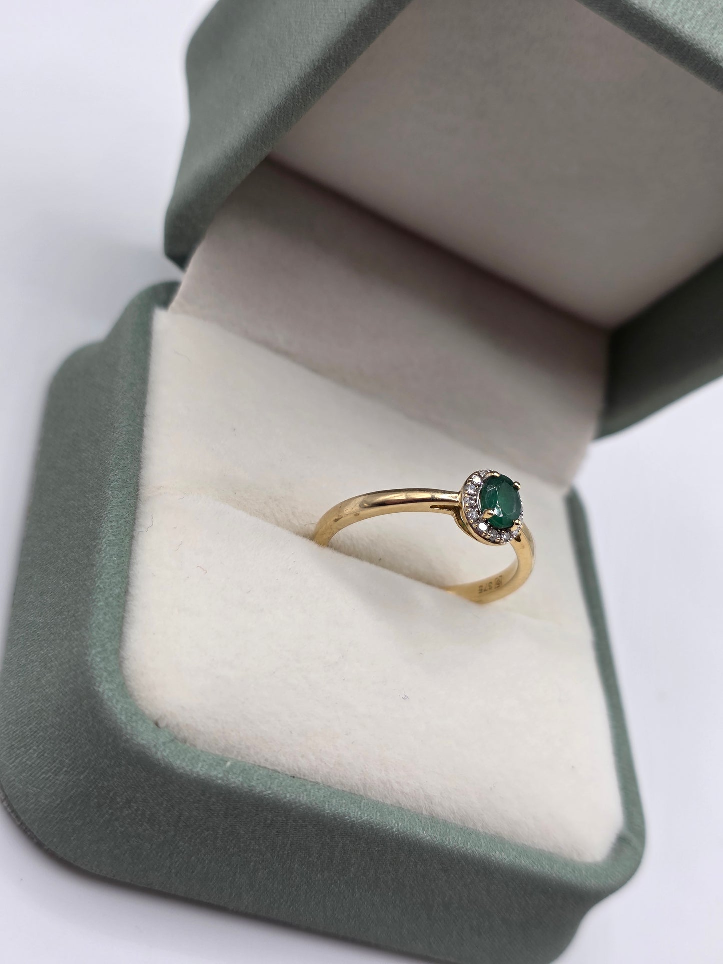9ct gold emerald and diamond ring