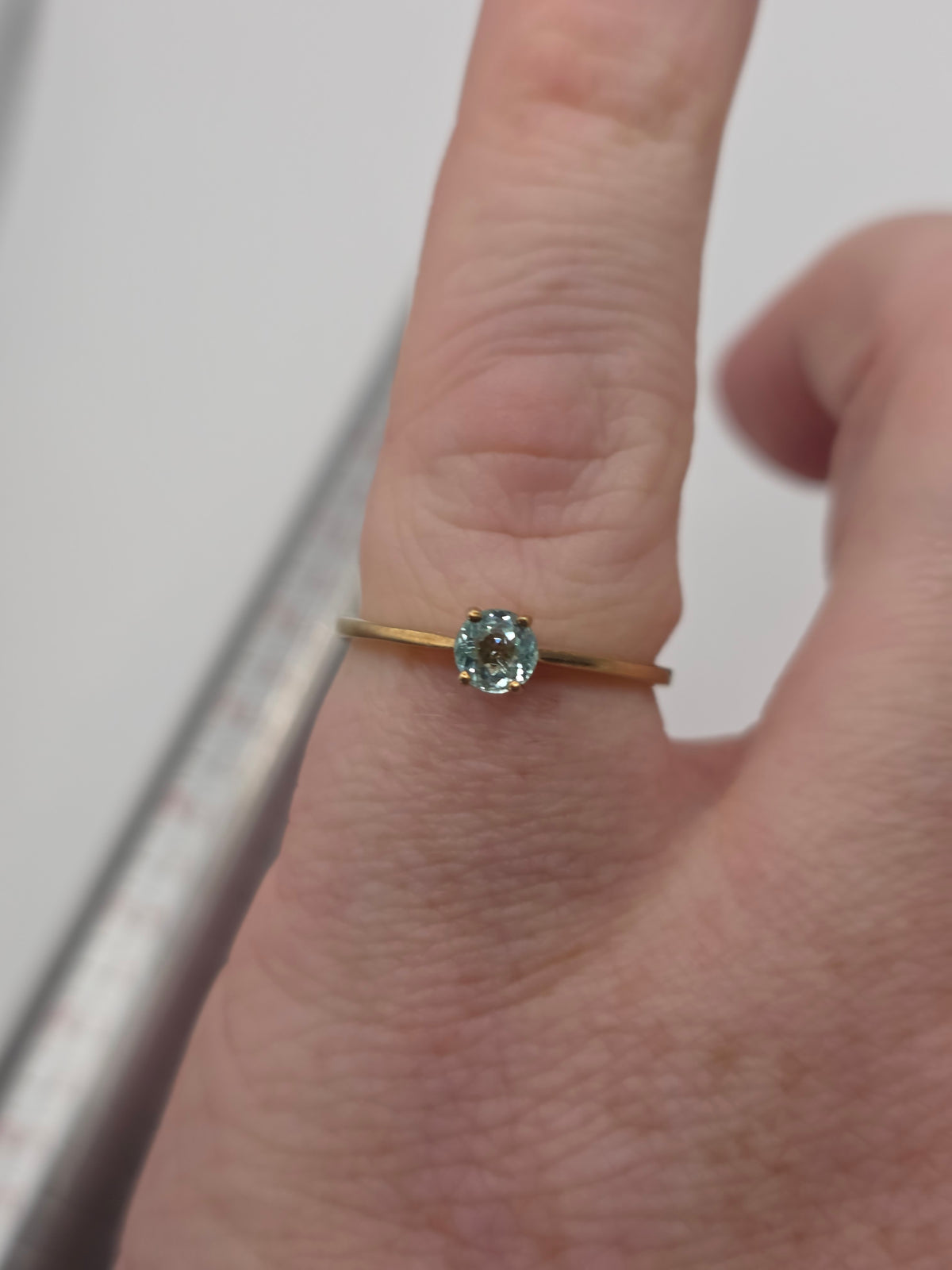 9ct gold topaz ring