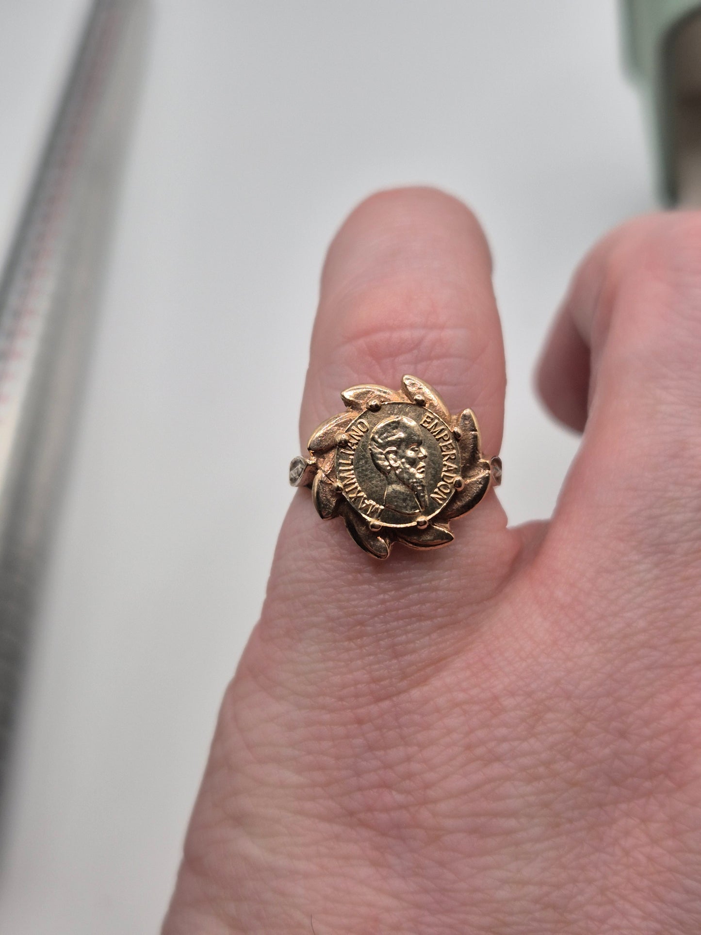 9ct gold maximiliano emperadon  ring