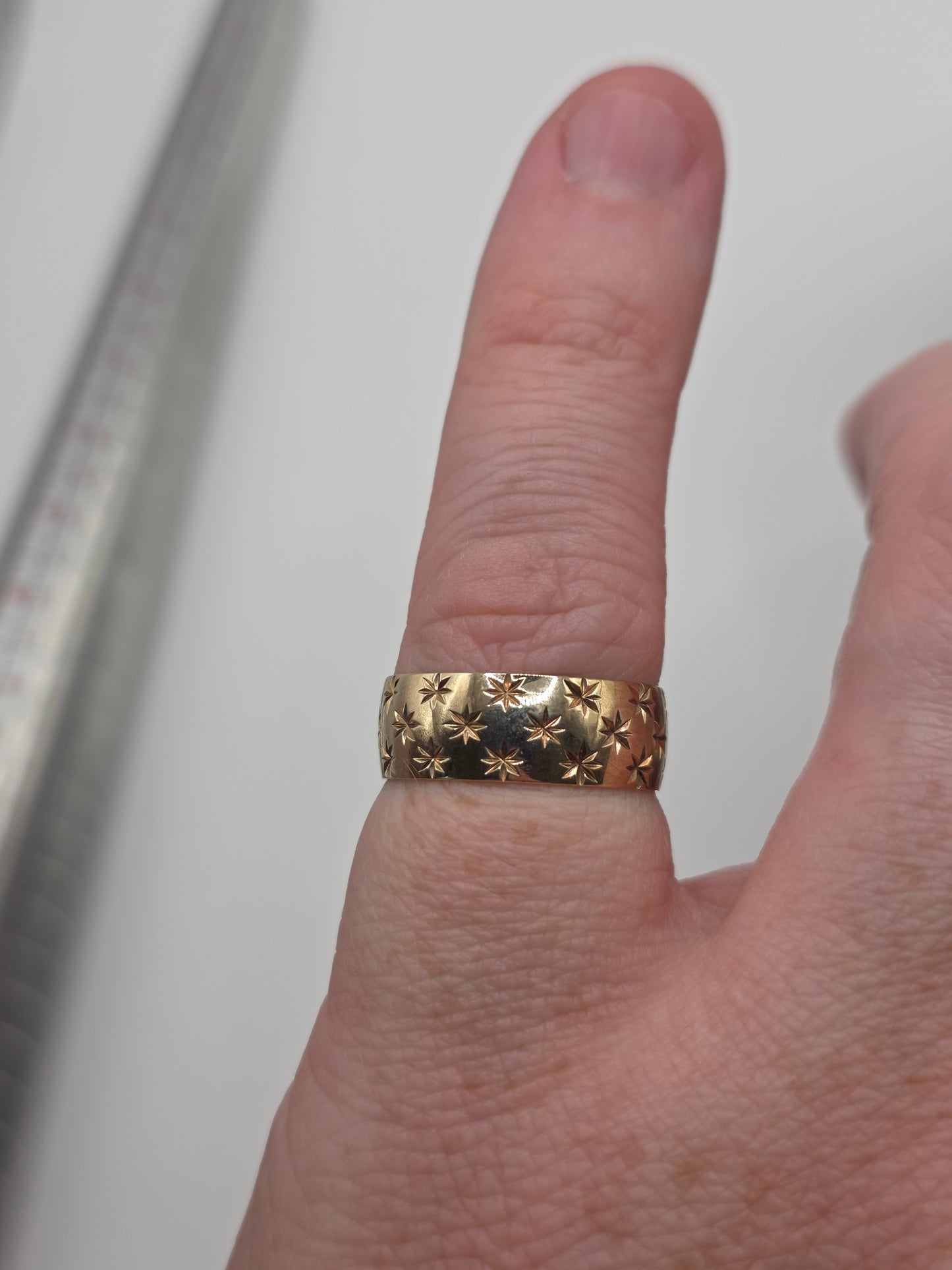 9ct gold star band ring