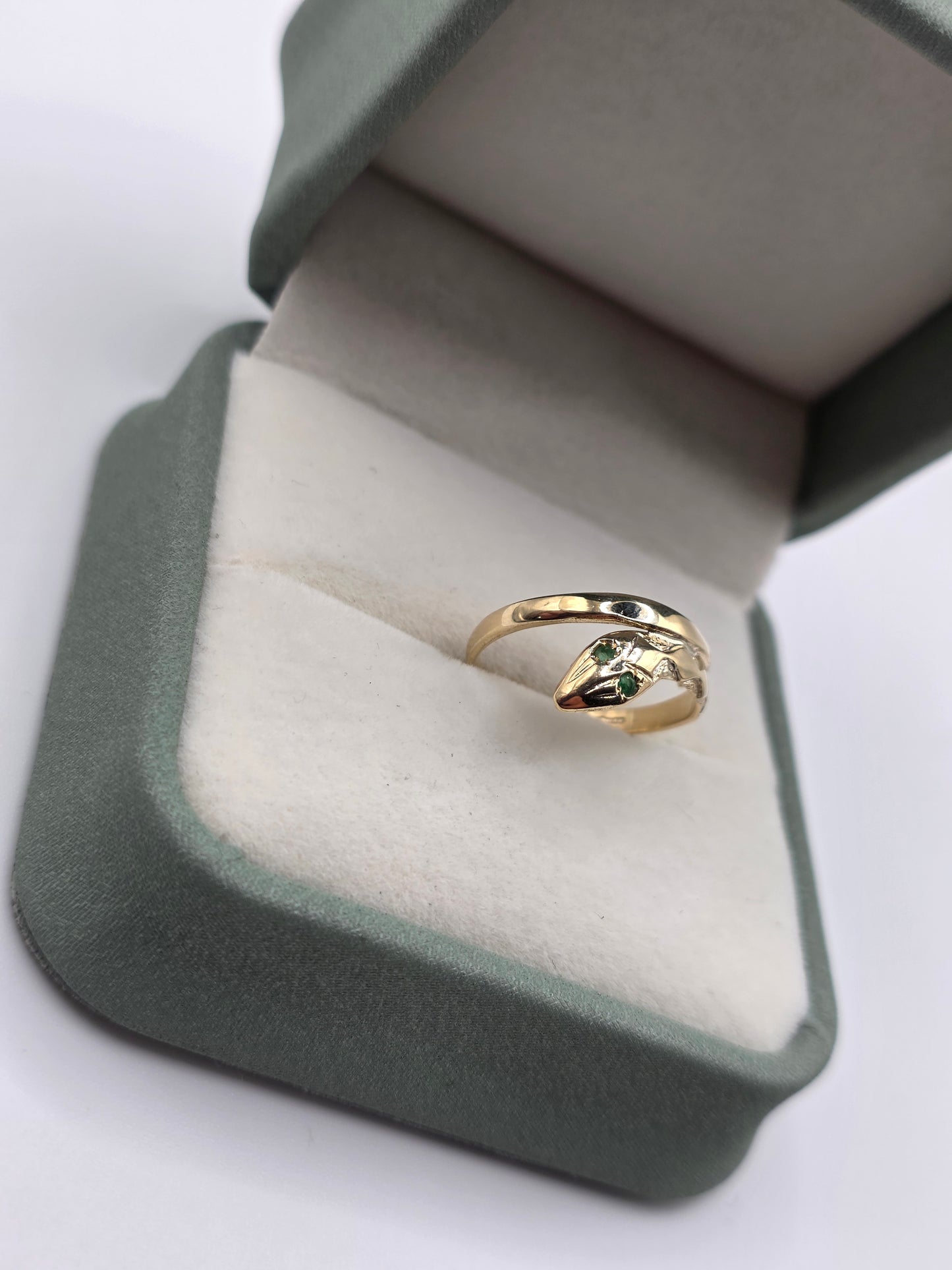9ct gold emerald snake ring