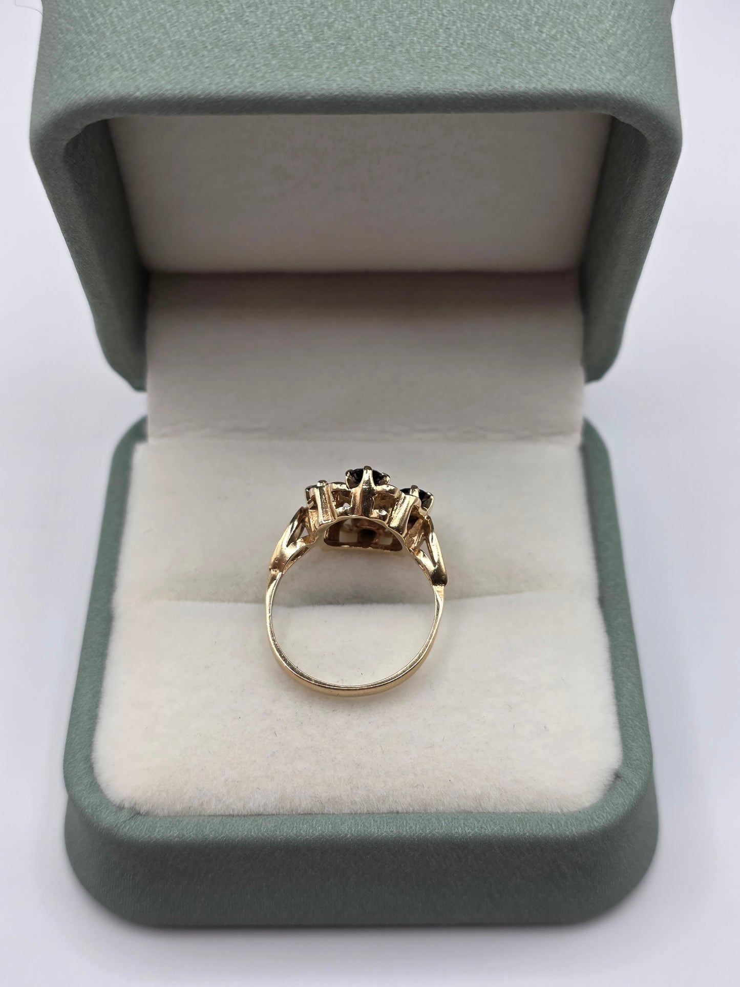 Vintage 9ct gold sapphire ring