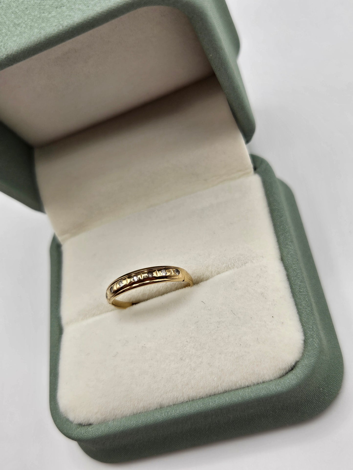 9ct gold cz ring