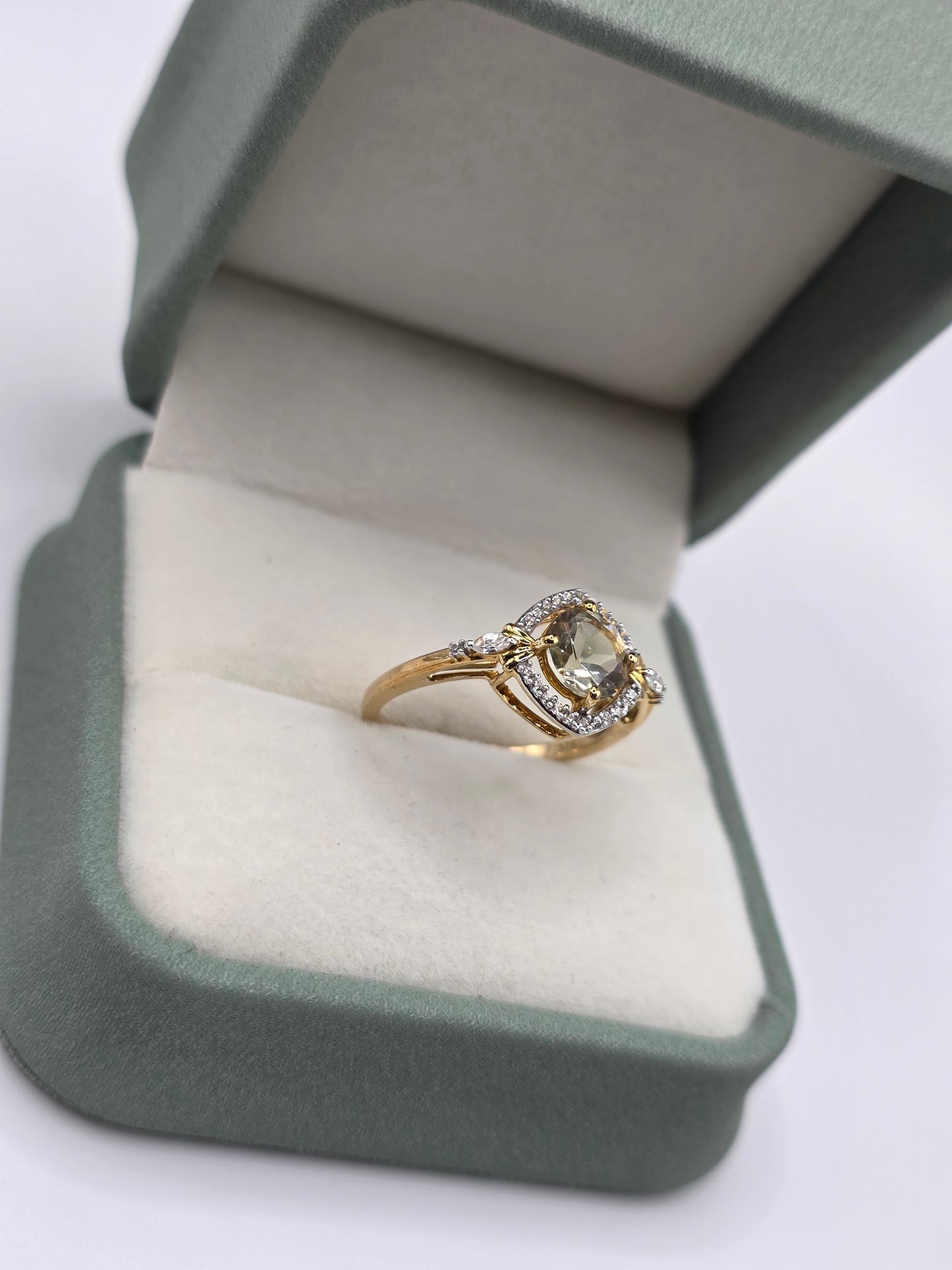 9ct gold quartz and zircon ring