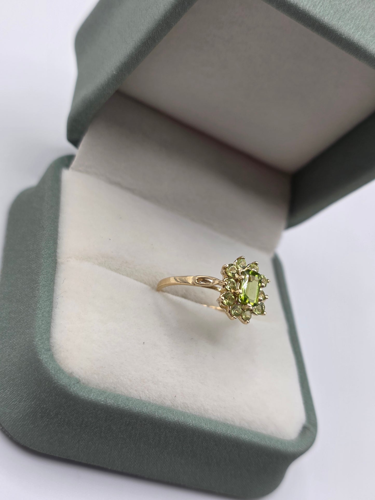 9ct gold peridot cluster ring