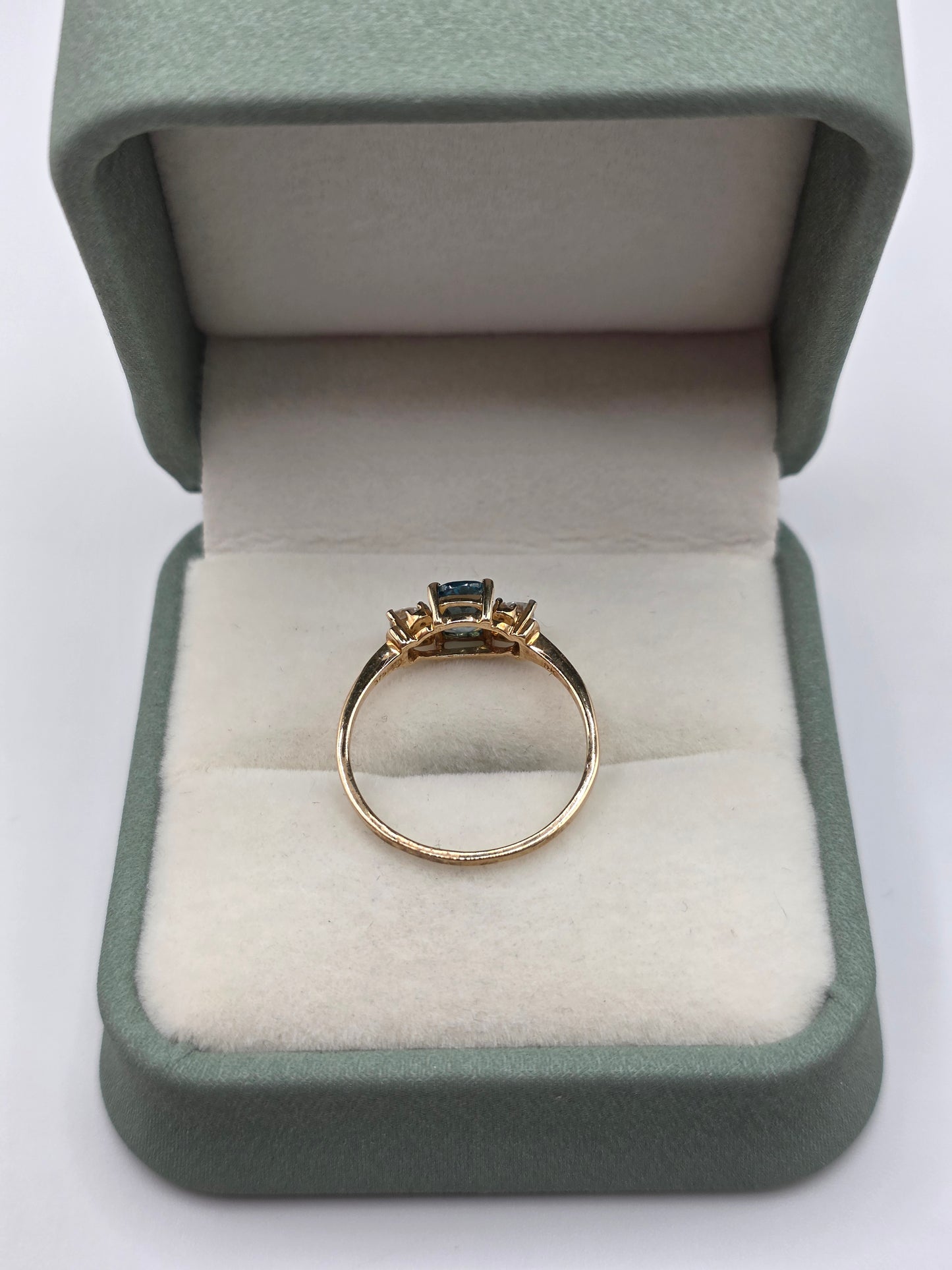 9ct gold zircon ring