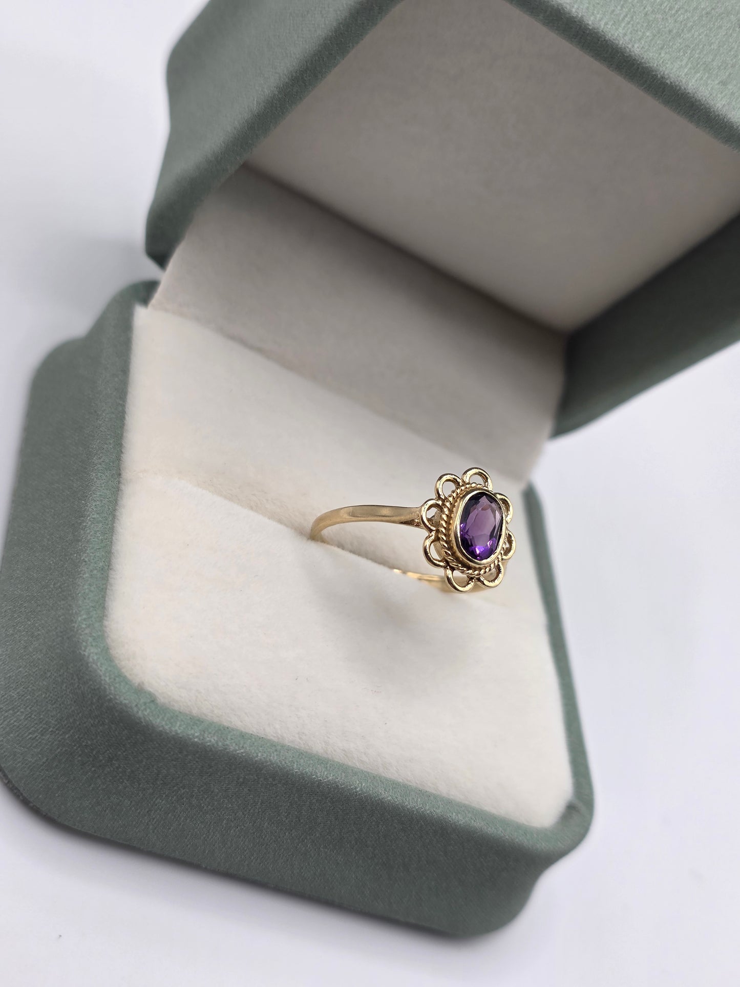 9ct gold amethyst ring