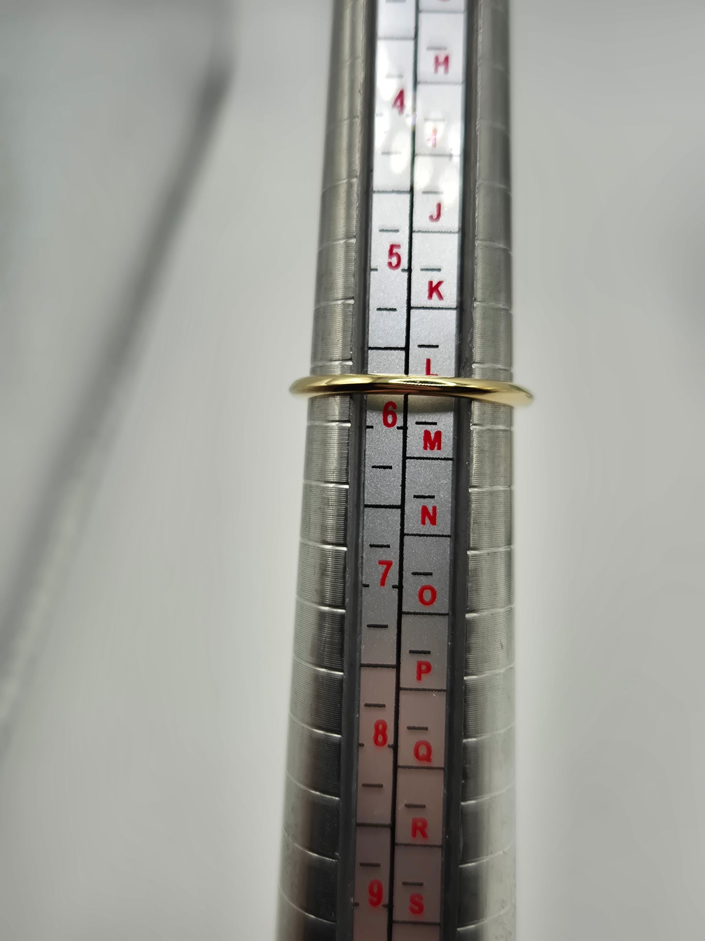 9ct gold emerald and diamond ring