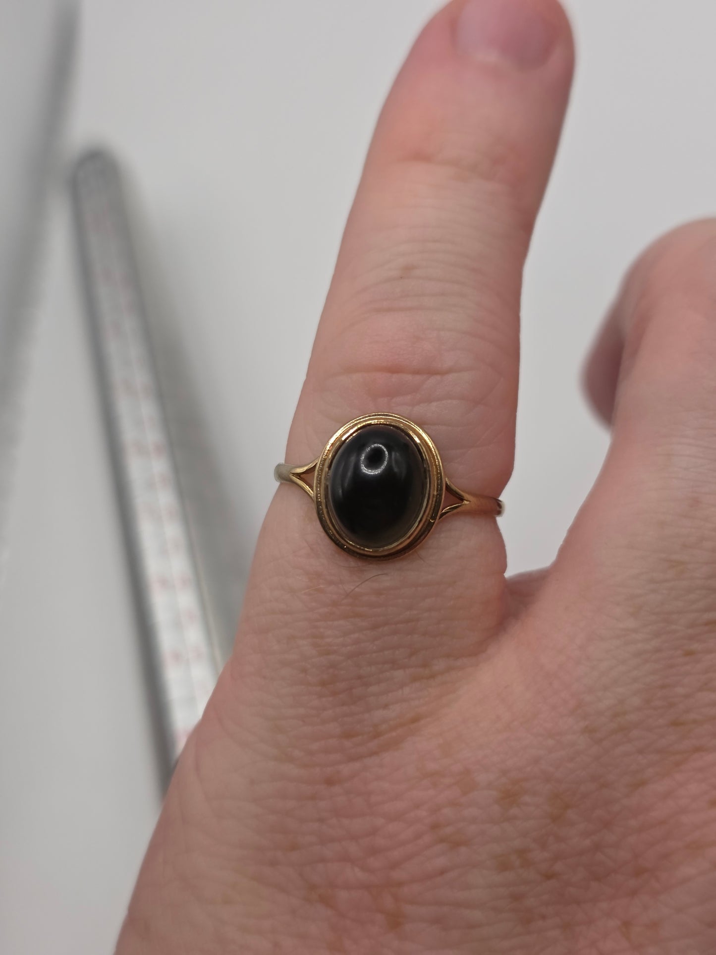 9ct gold mood stone ring