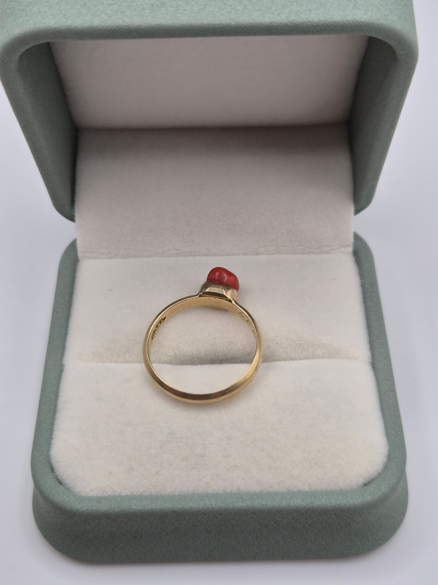14ct gold coral ring