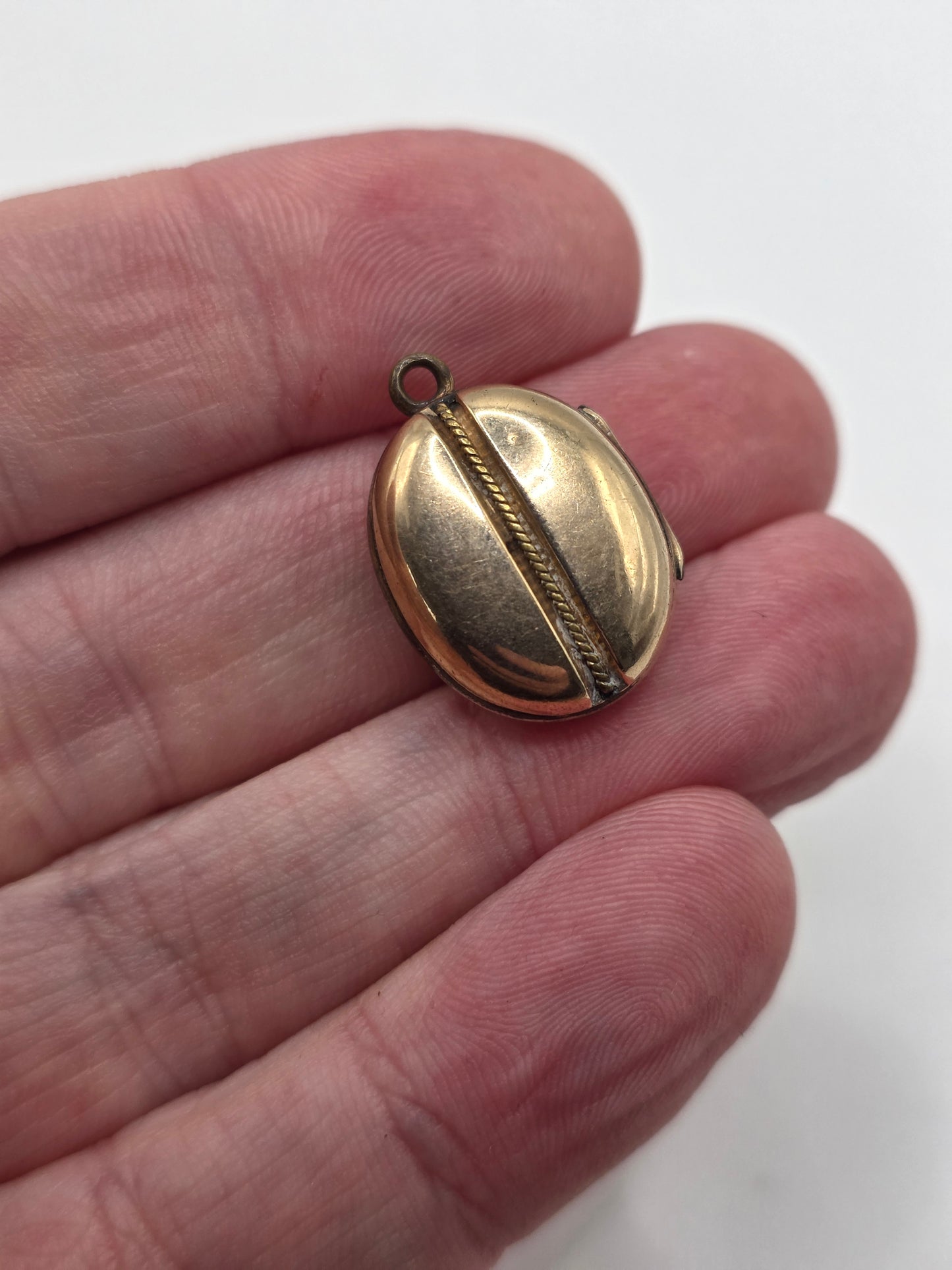 9ct gold back and front locket