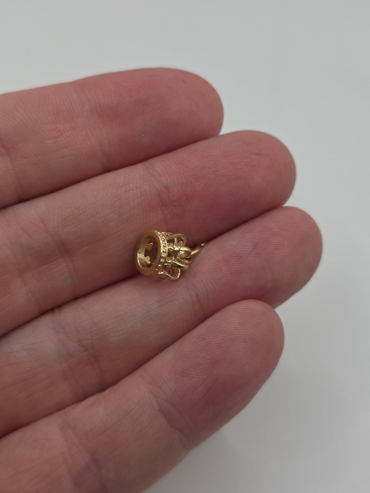 9ct gold crown charm