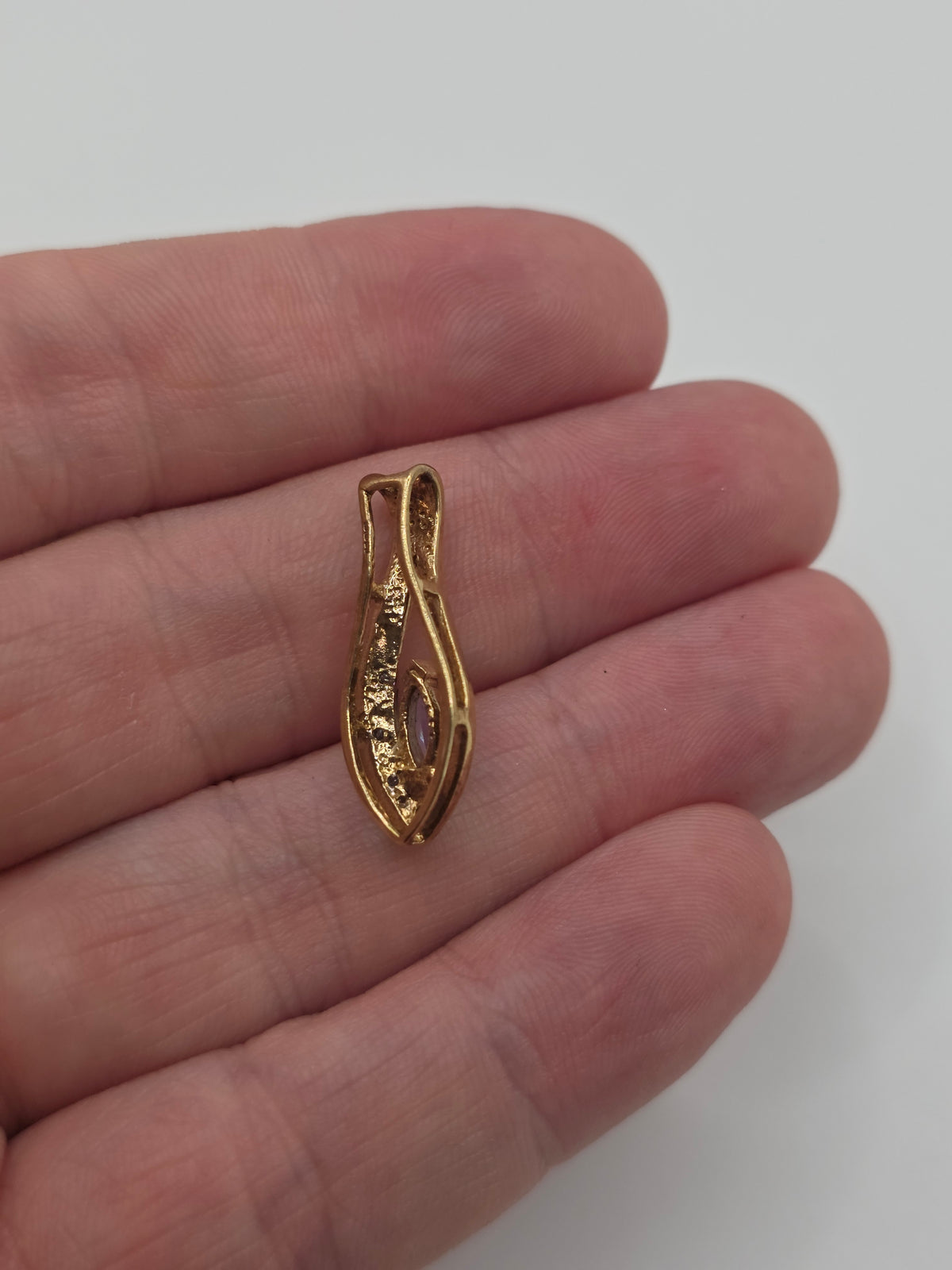 9ct gold tanzanite and diamond pendant