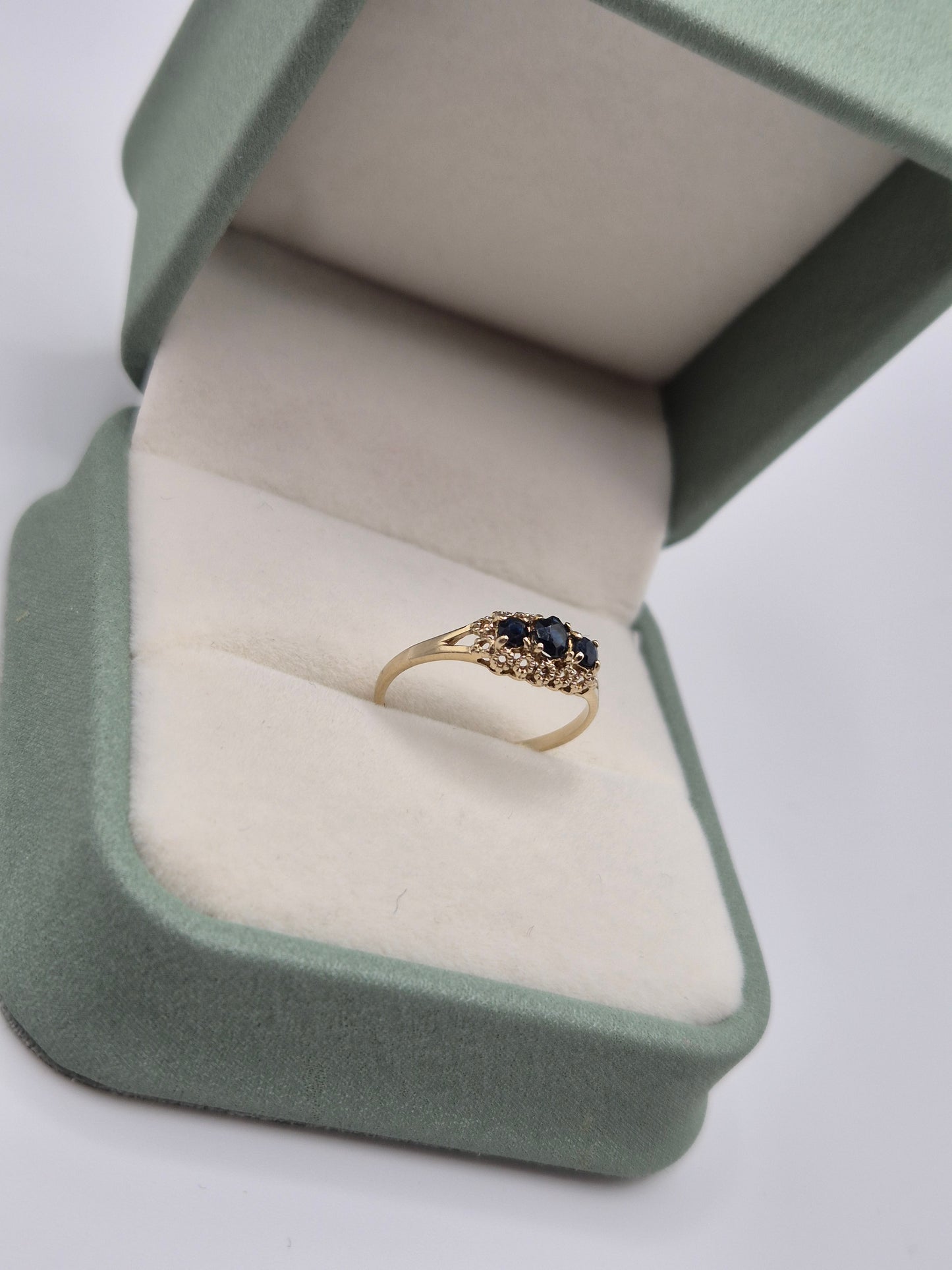 9ct gold sapphire ring