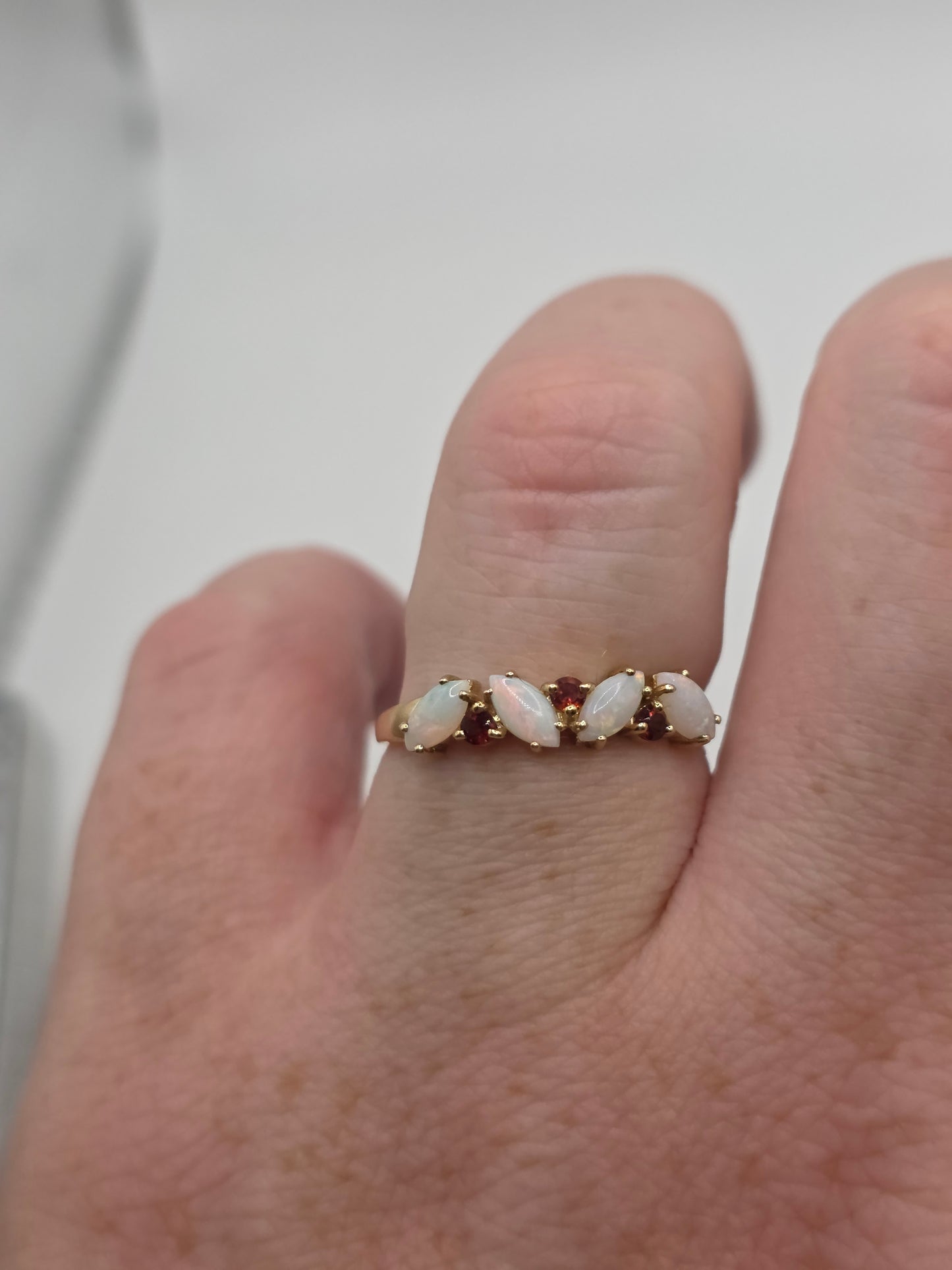 9ct gold opal and garnet ring