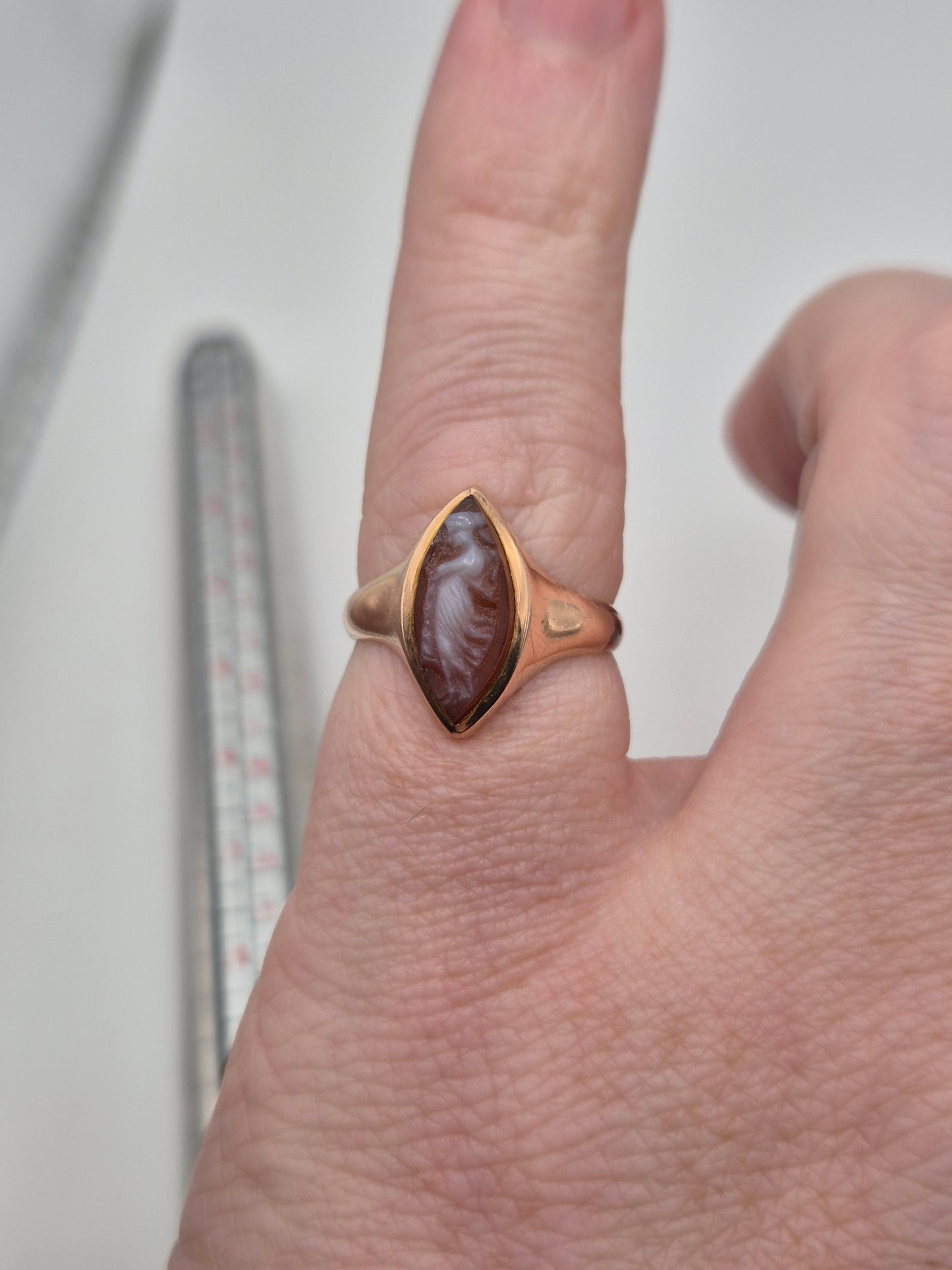 Antique 9ct rose gold hardstone cameo ring