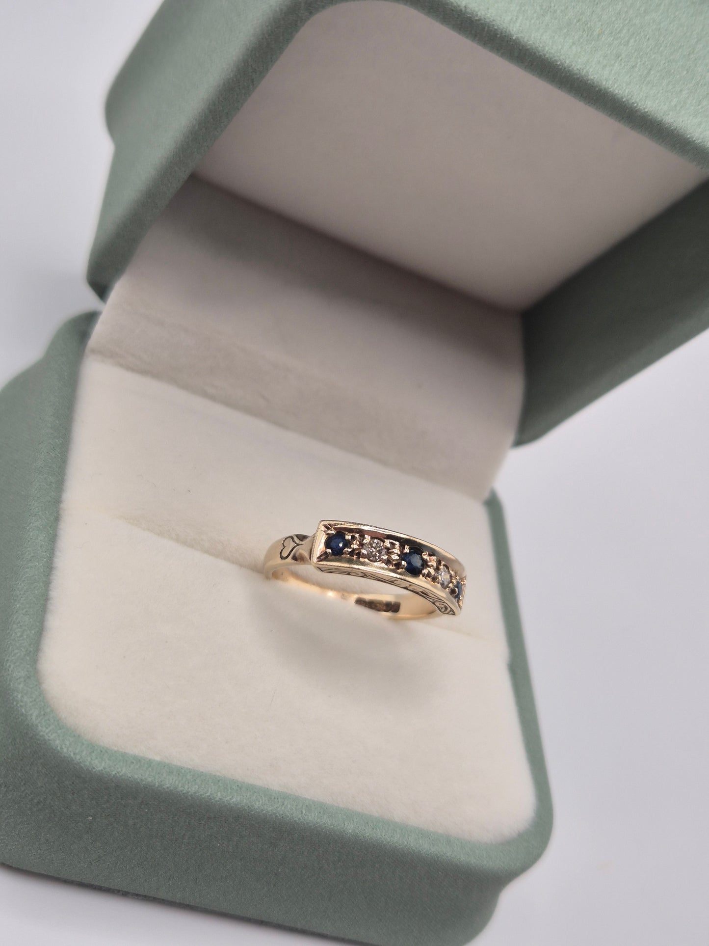 9ct gold sapphire and diamond ring