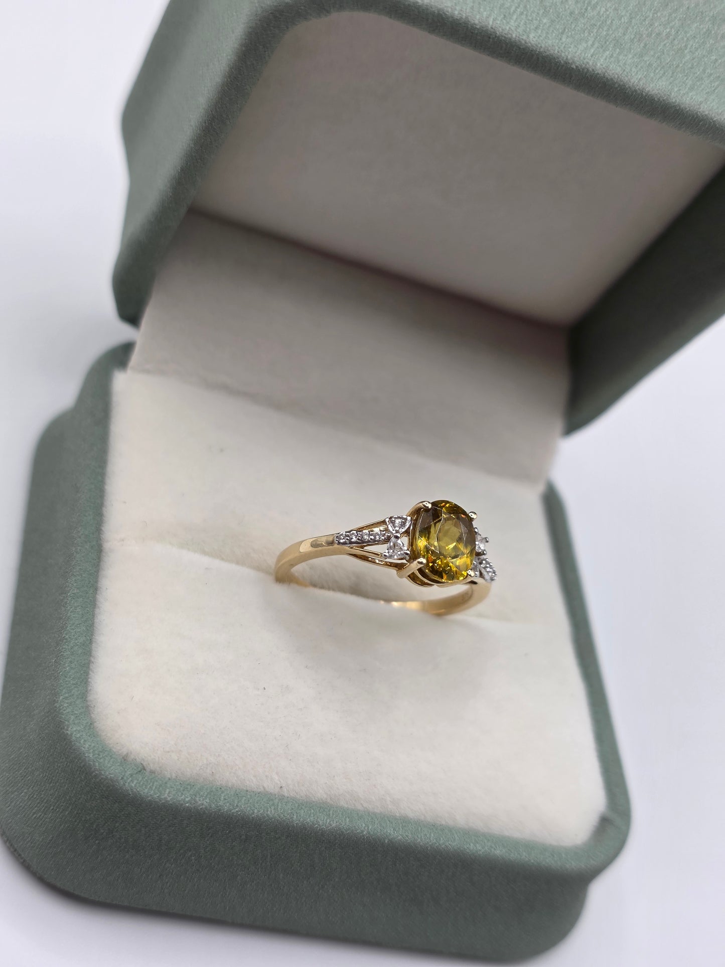 9ct gold quartz and zircon ring