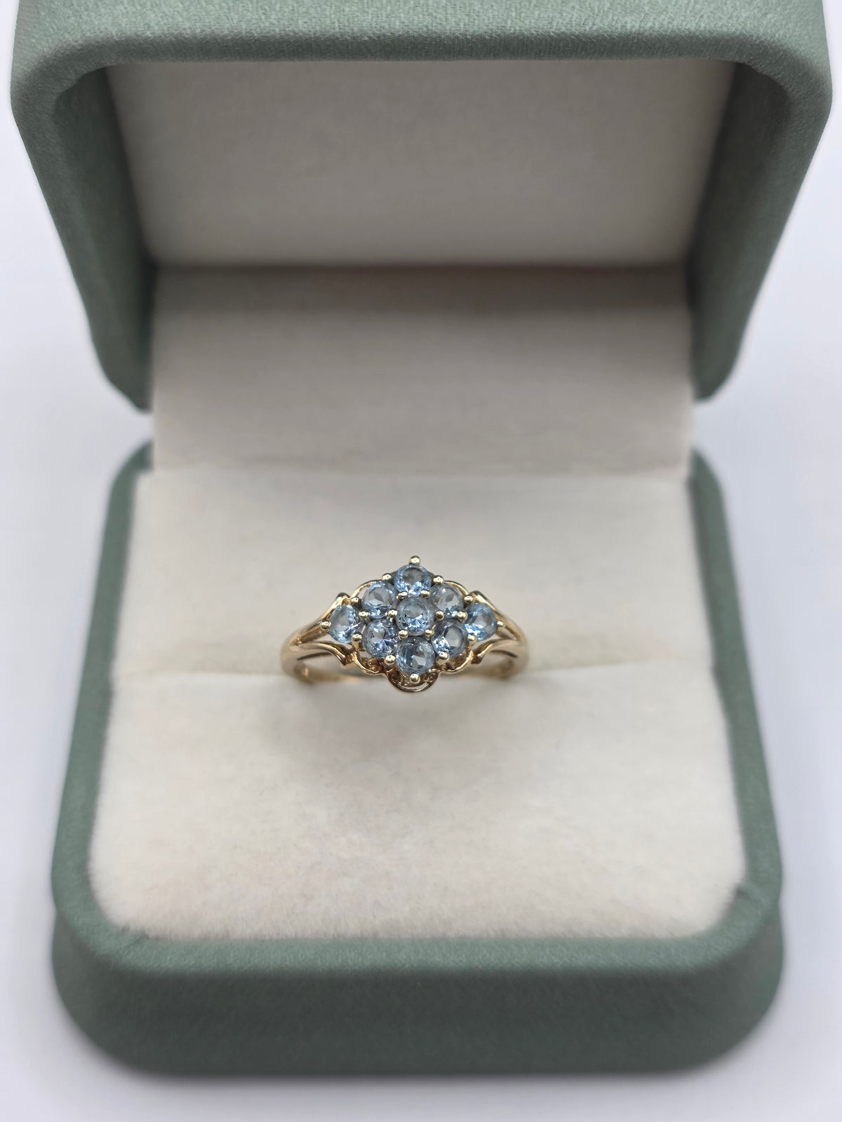 9ct gold aquamarine ring