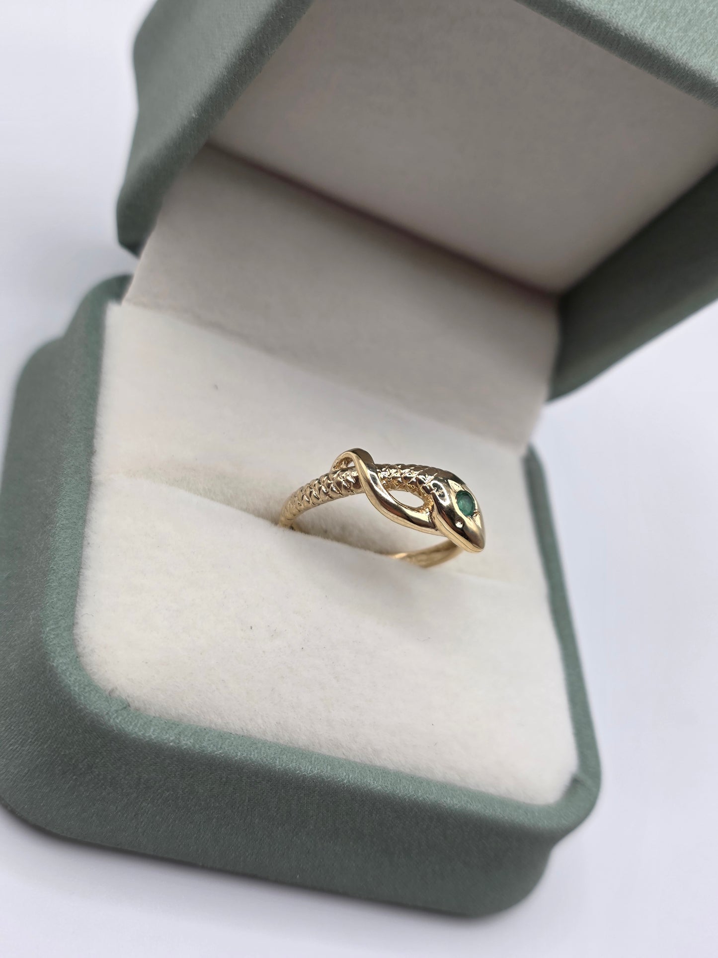 9ct gold emerald snake ring
