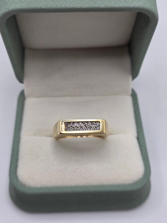 9ct gold diamond ring