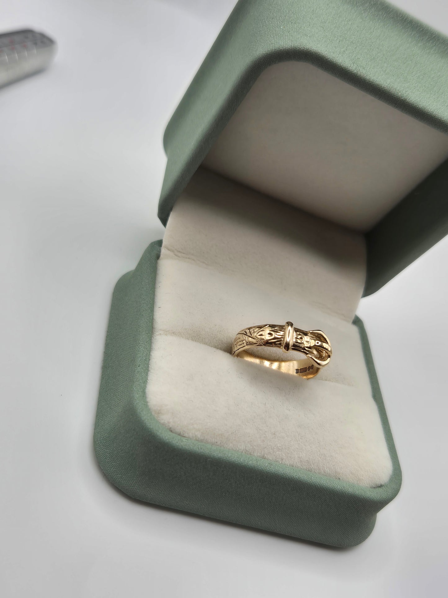 9ct gold buckle ring