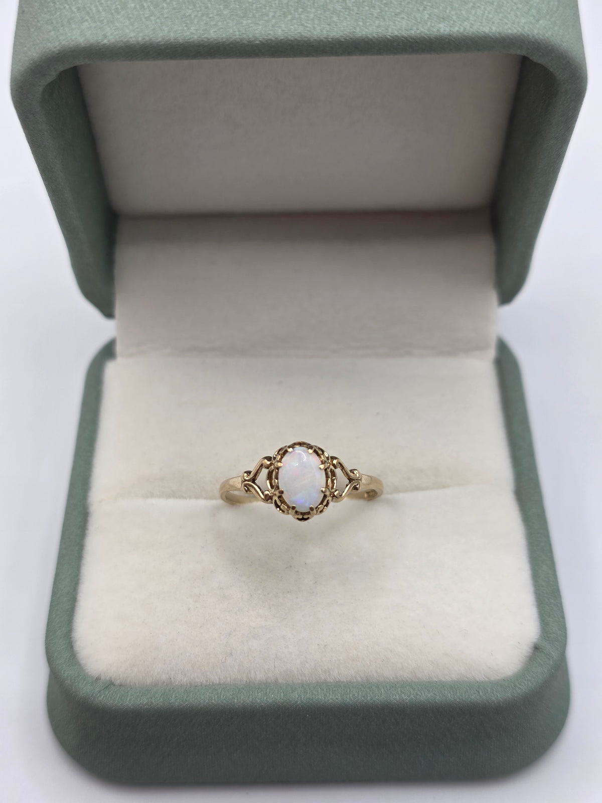 9ct gold opal ring