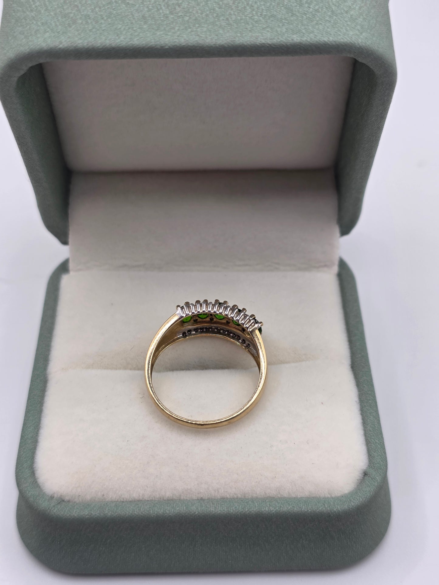 9ct gold diopside and diamond ring