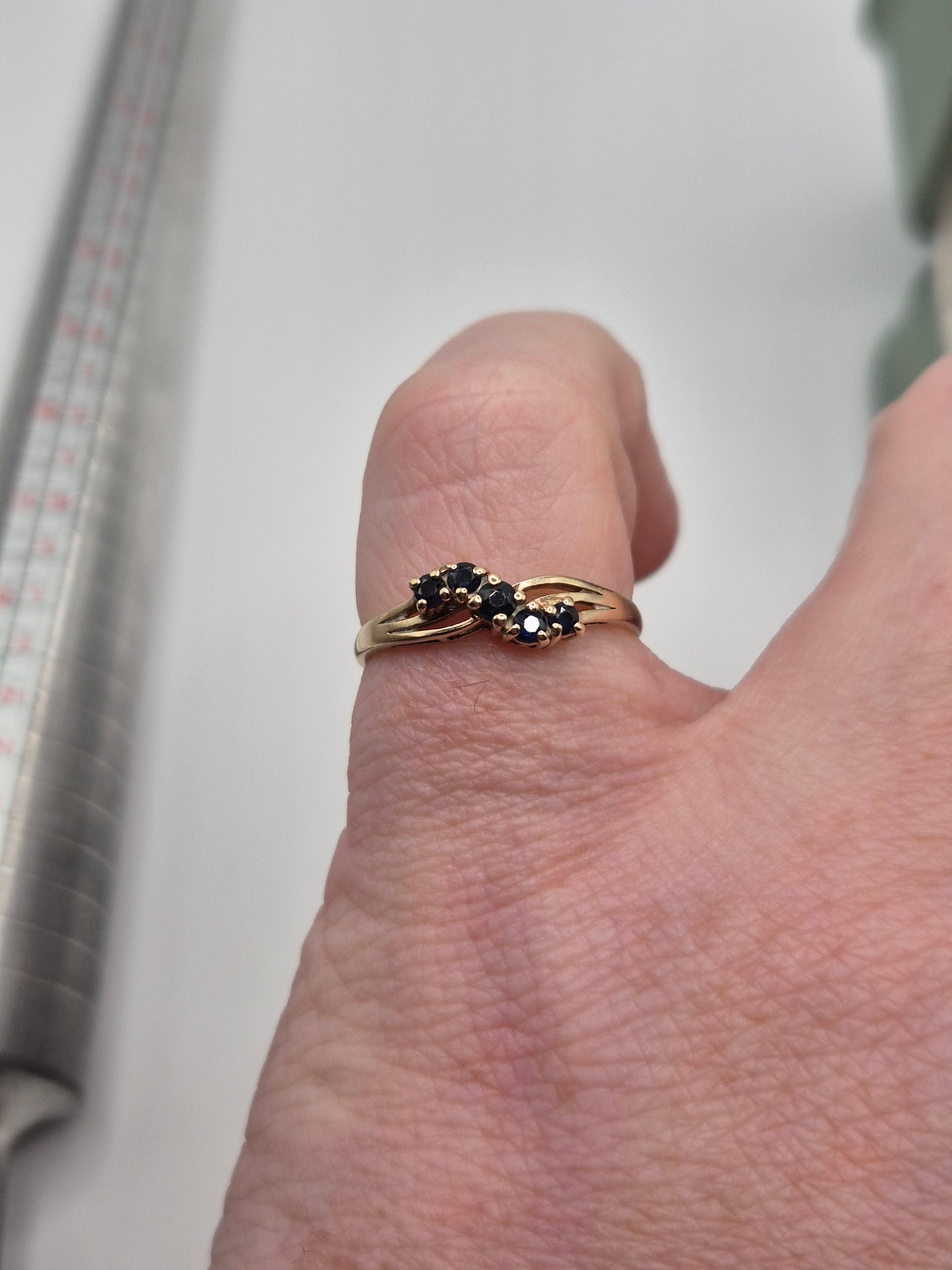 9ct gold sapphire ring