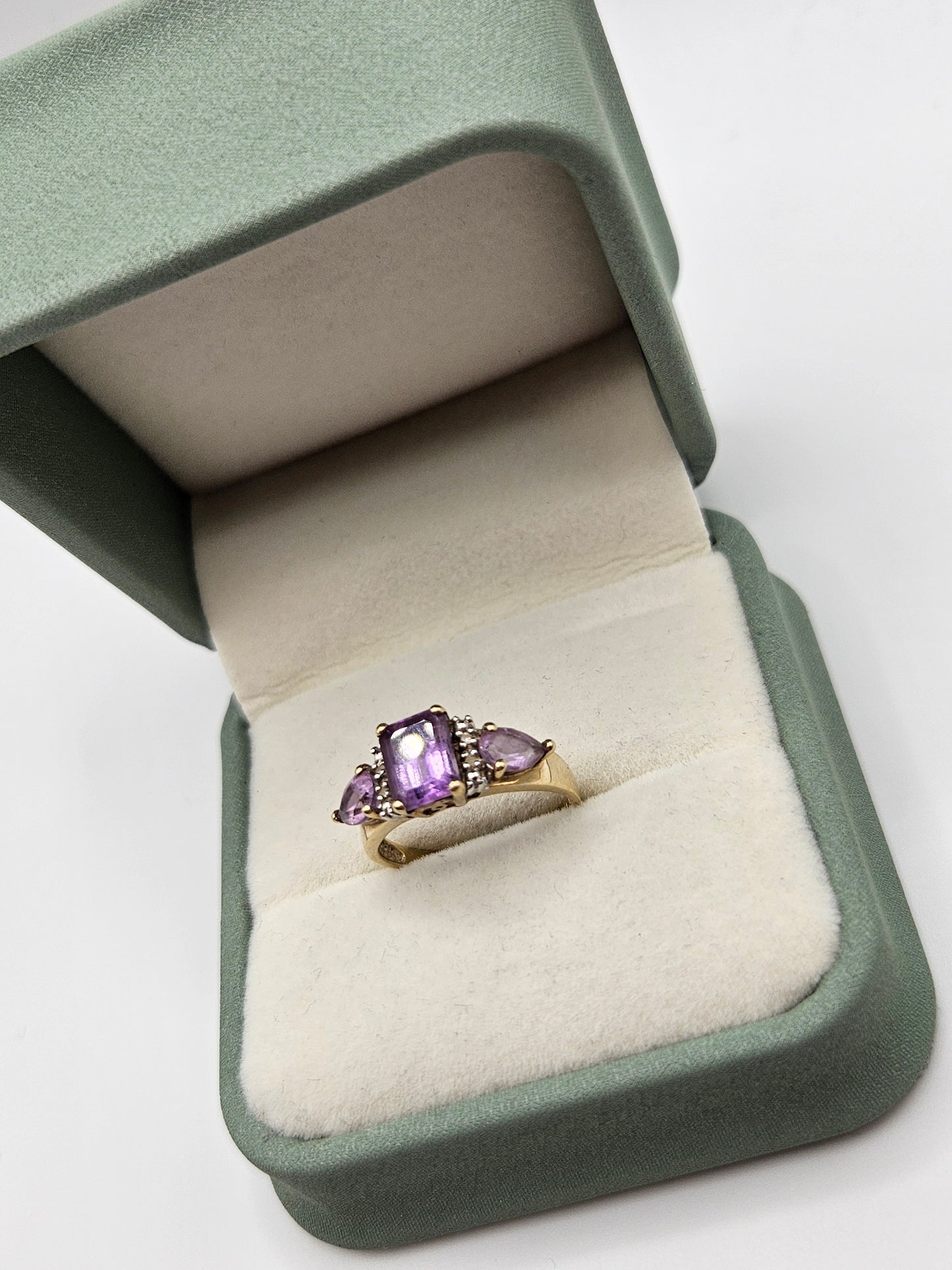 9ct gold amethyst and diamond ring