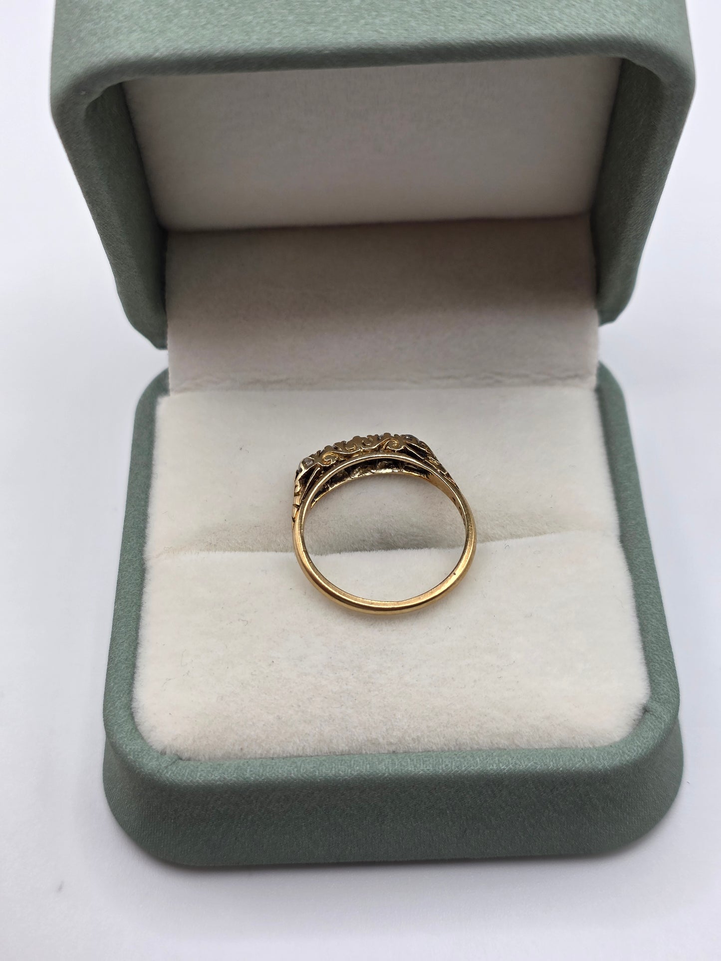 18ct gold diamond ring