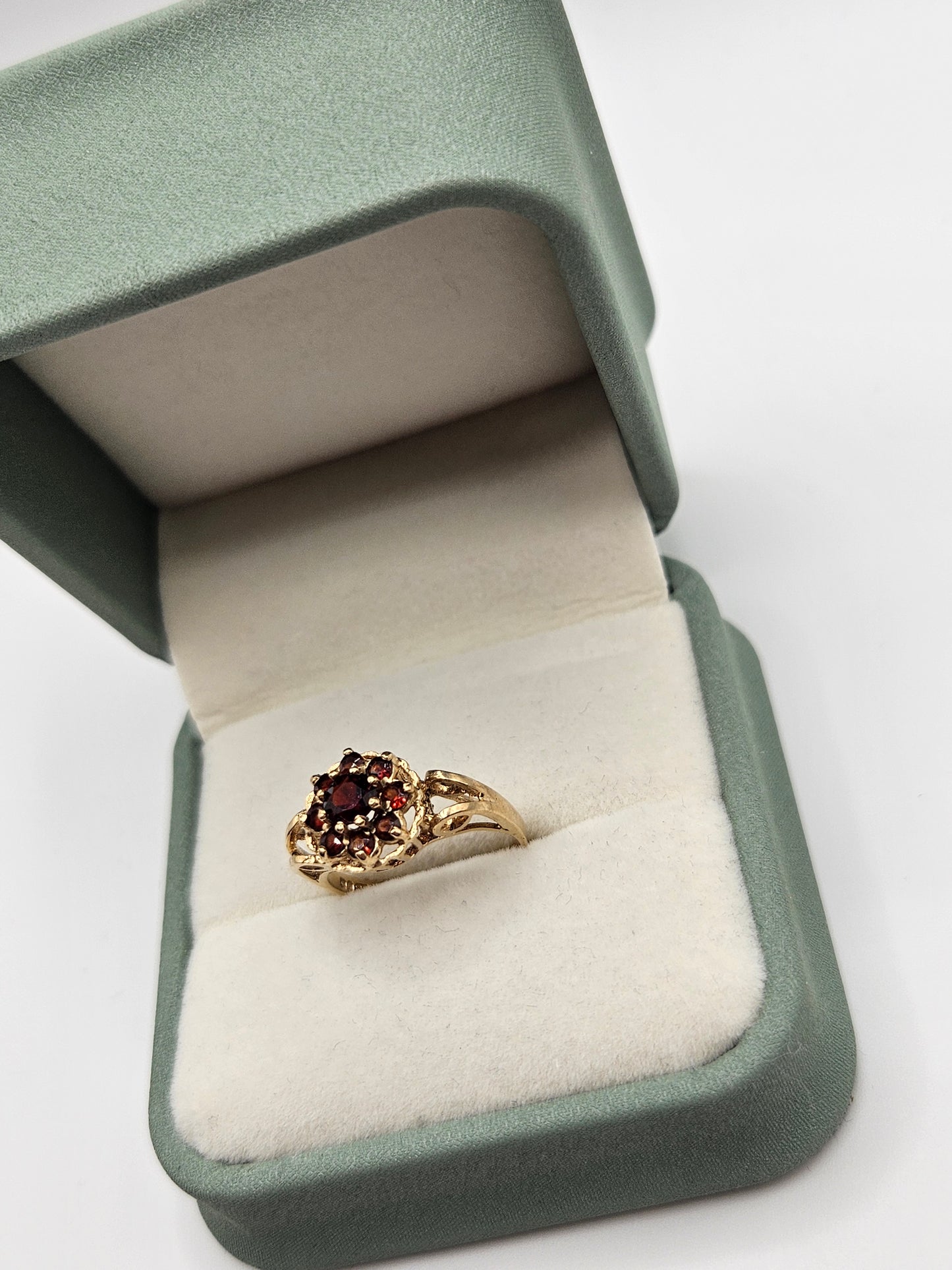 9ct gold garnet cluster ring