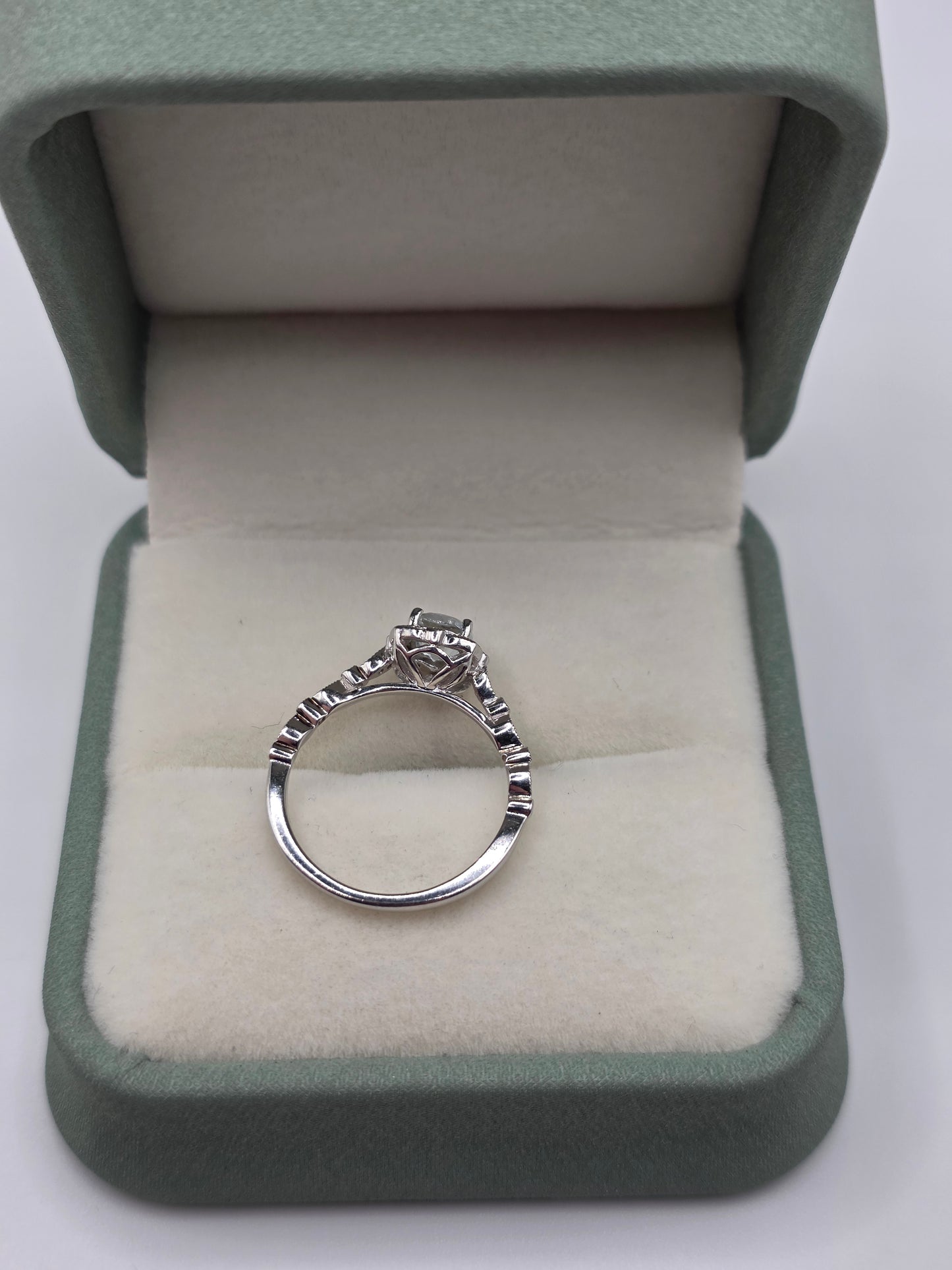 9ct white gold aquamarine and diamond ring
