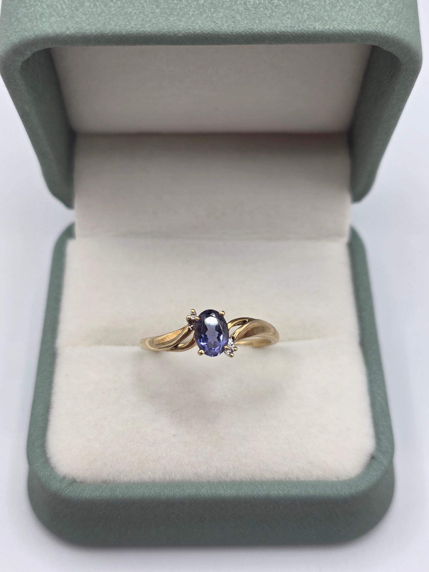 9ct gold tanzanite and diamond ring